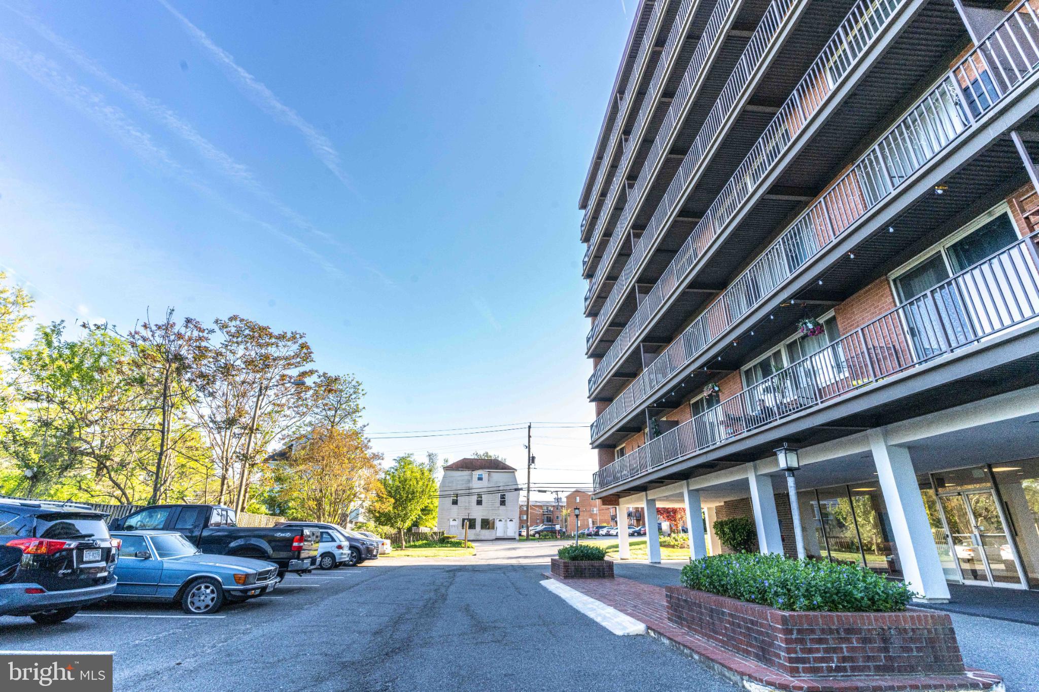 YORKTOWN CONDOMINIUM - Residential Lease