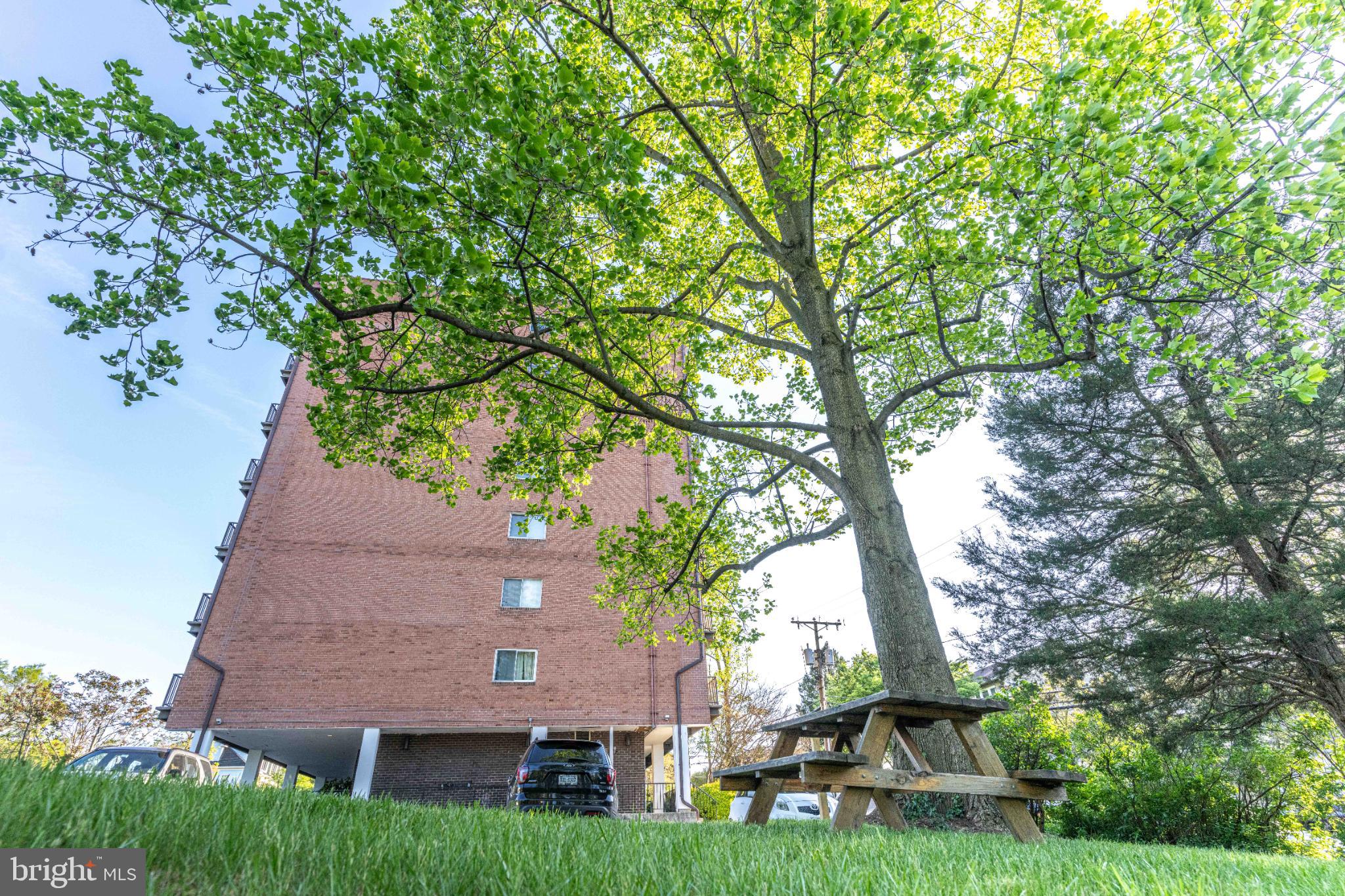 YORKTOWN CONDOMINIUM - Residential Lease