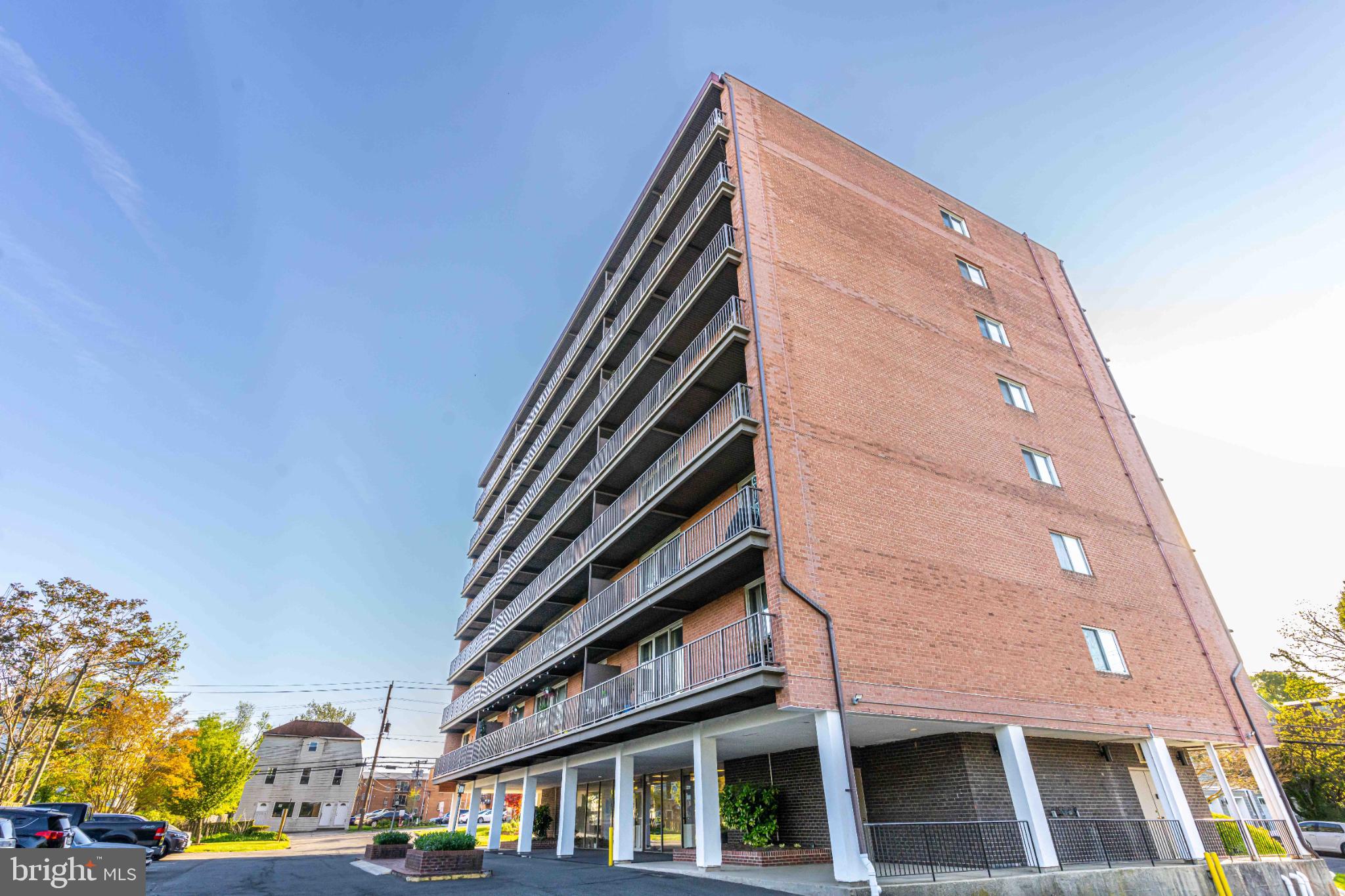 YORKTOWN CONDOMINIUM - Residential Lease