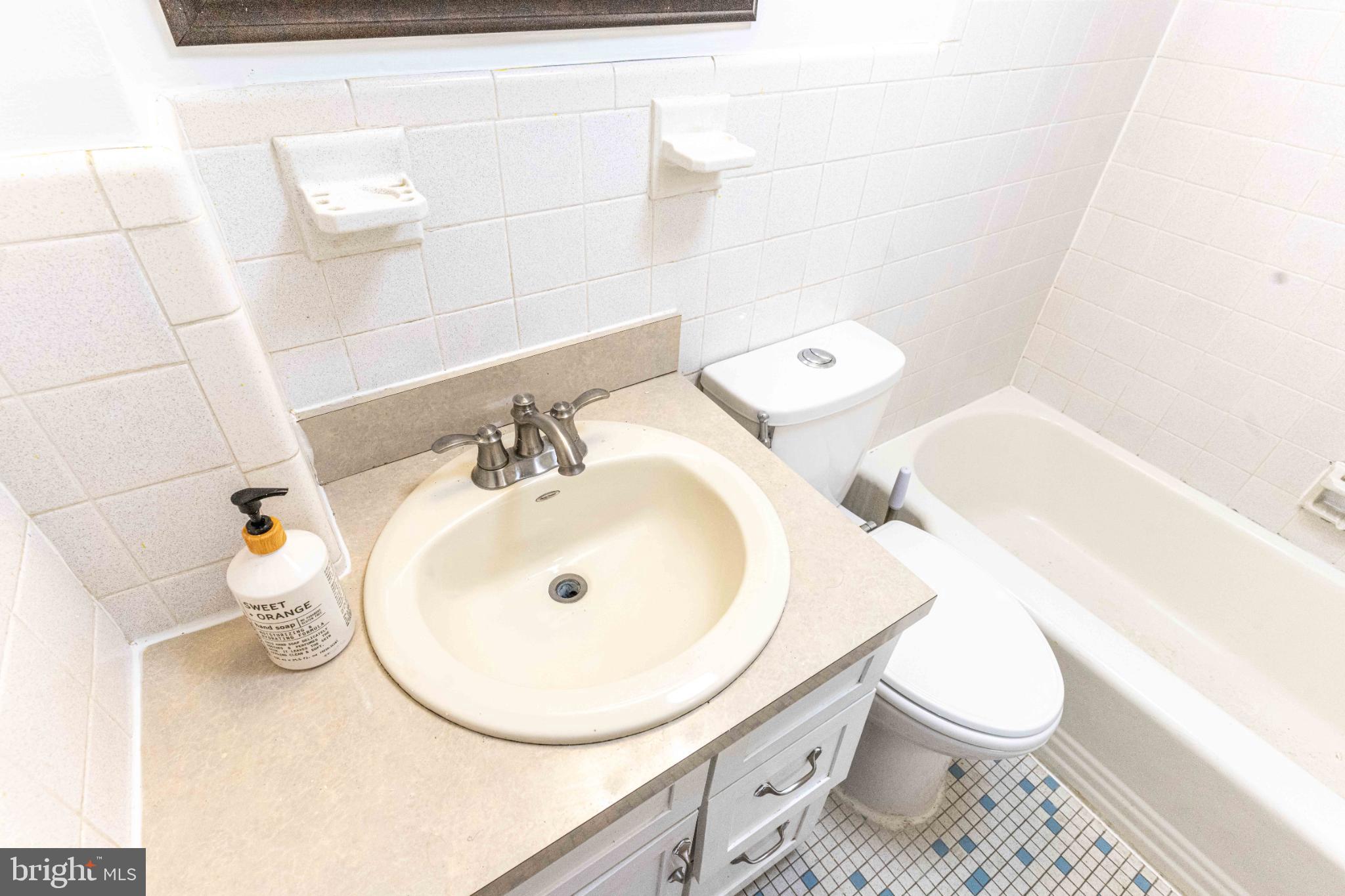 YORKTOWN CONDOMINIUM - Residential Lease