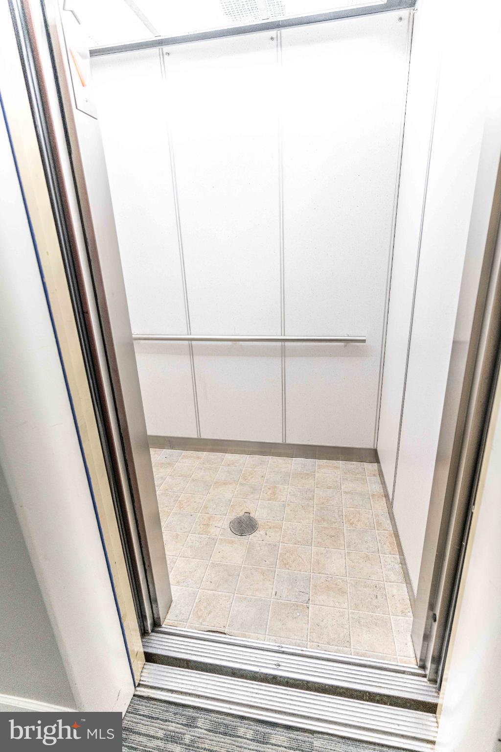 YORKTOWN CONDOMINIUM - Residential Lease