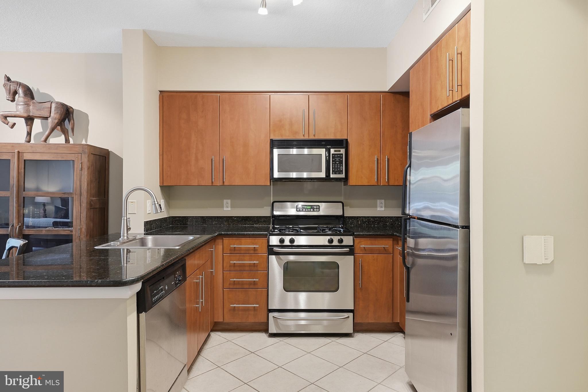CLARENDON 1021 - Residential