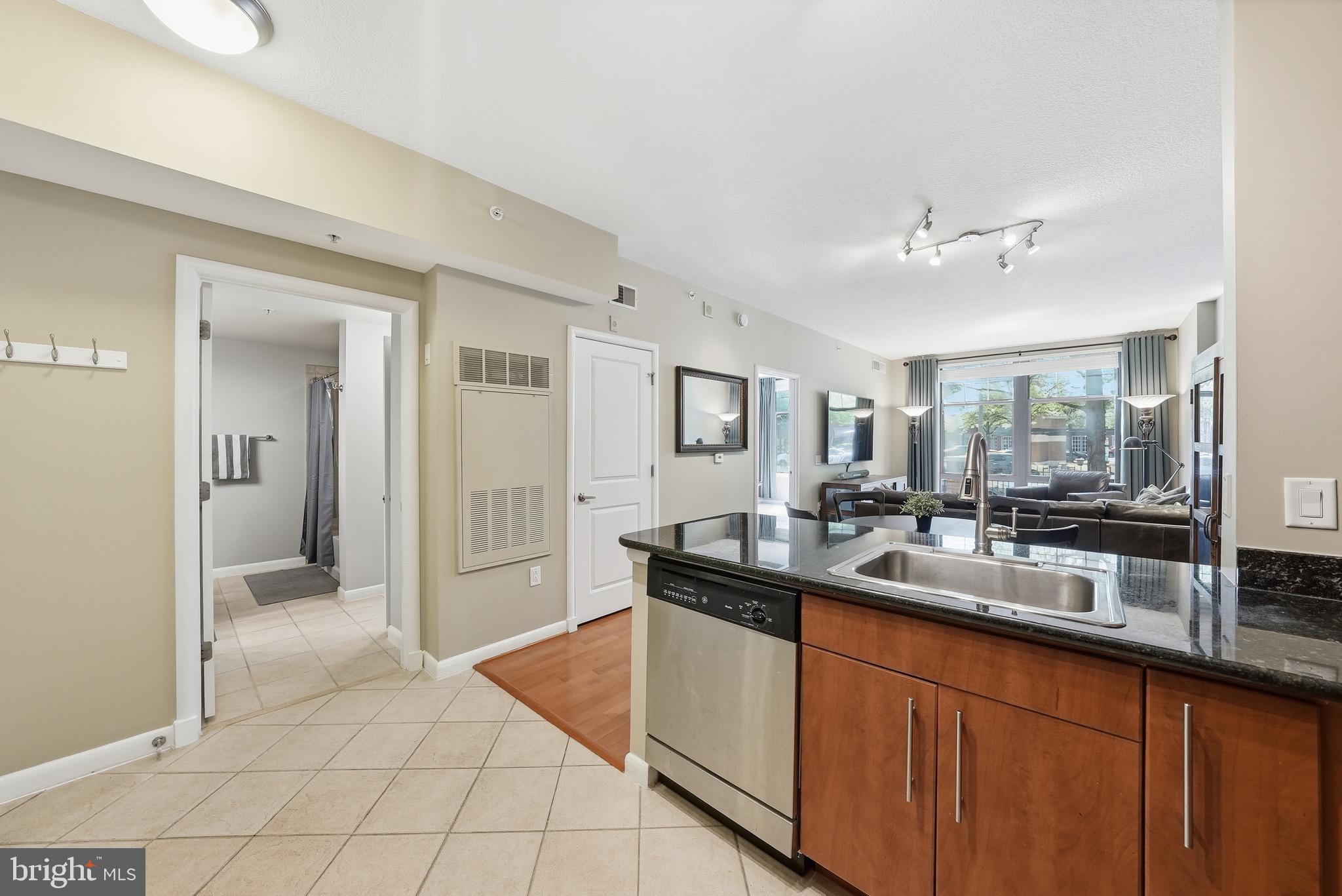 CLARENDON 1021 - Residential