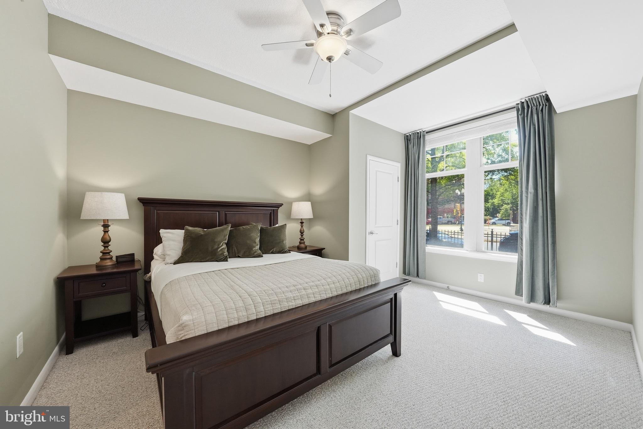 CLARENDON 1021 - Residential