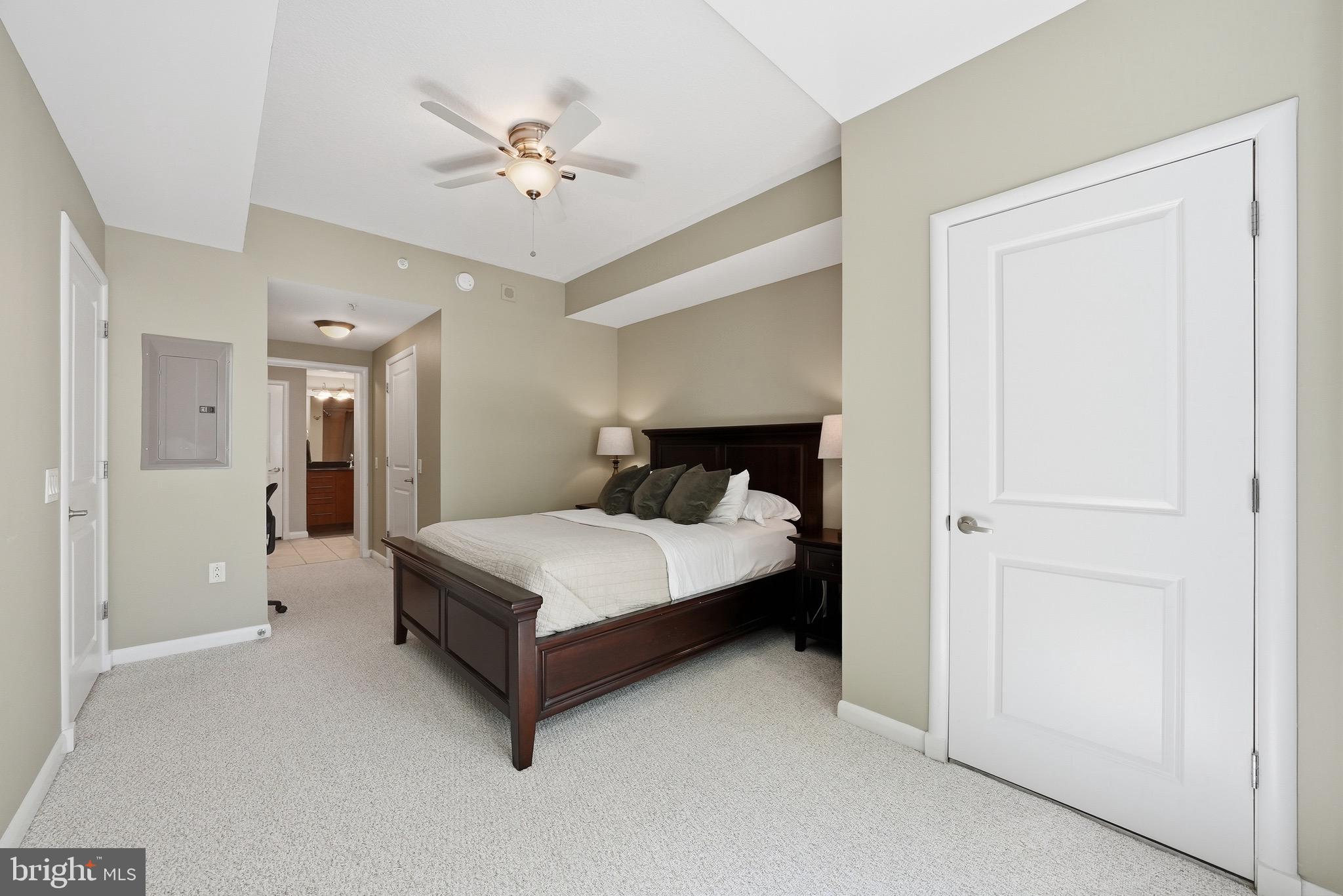 CLARENDON 1021 - Residential