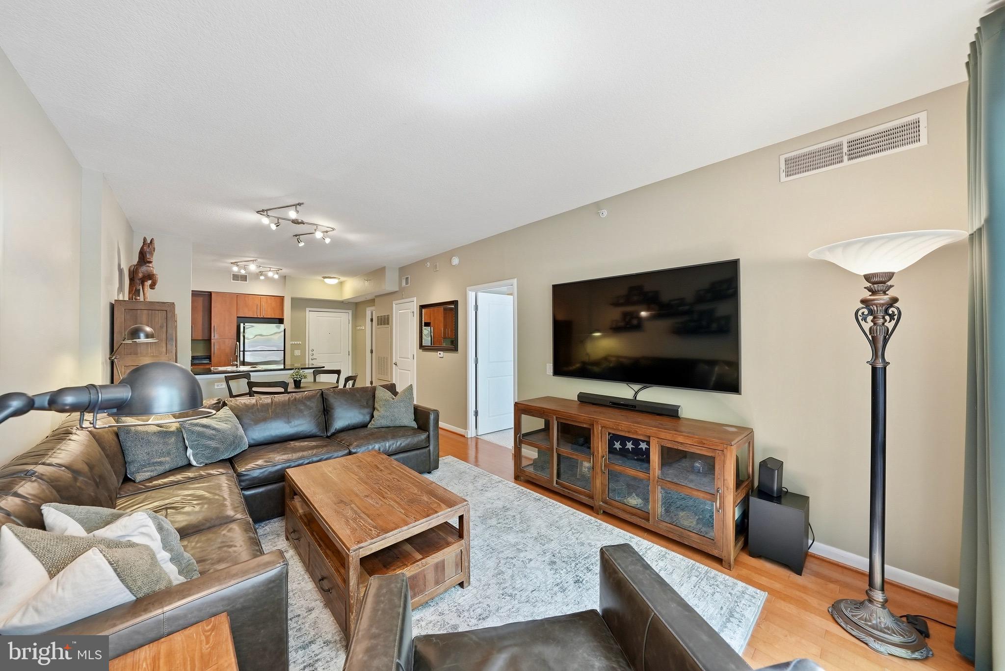 CLARENDON 1021 - Residential