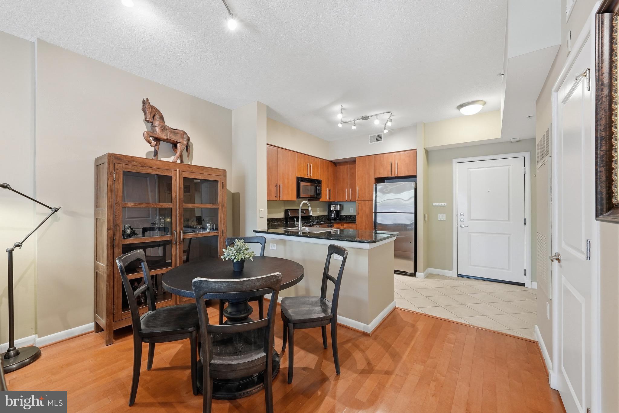 CLARENDON 1021 - Residential