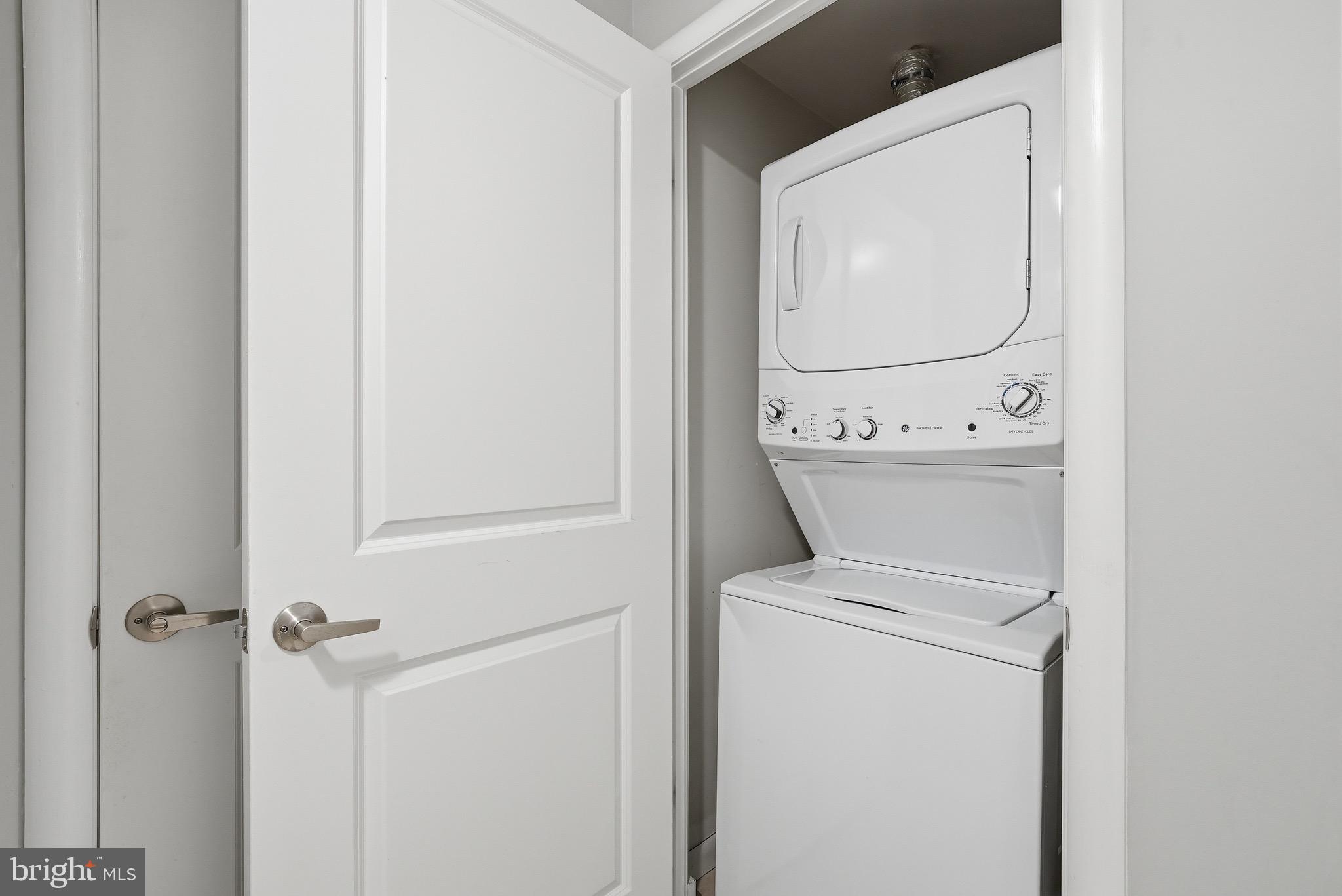 CLARENDON 1021 - Residential