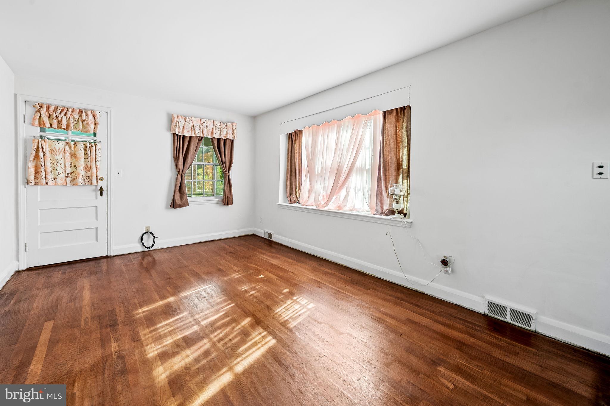 LOCH HILL - Residential