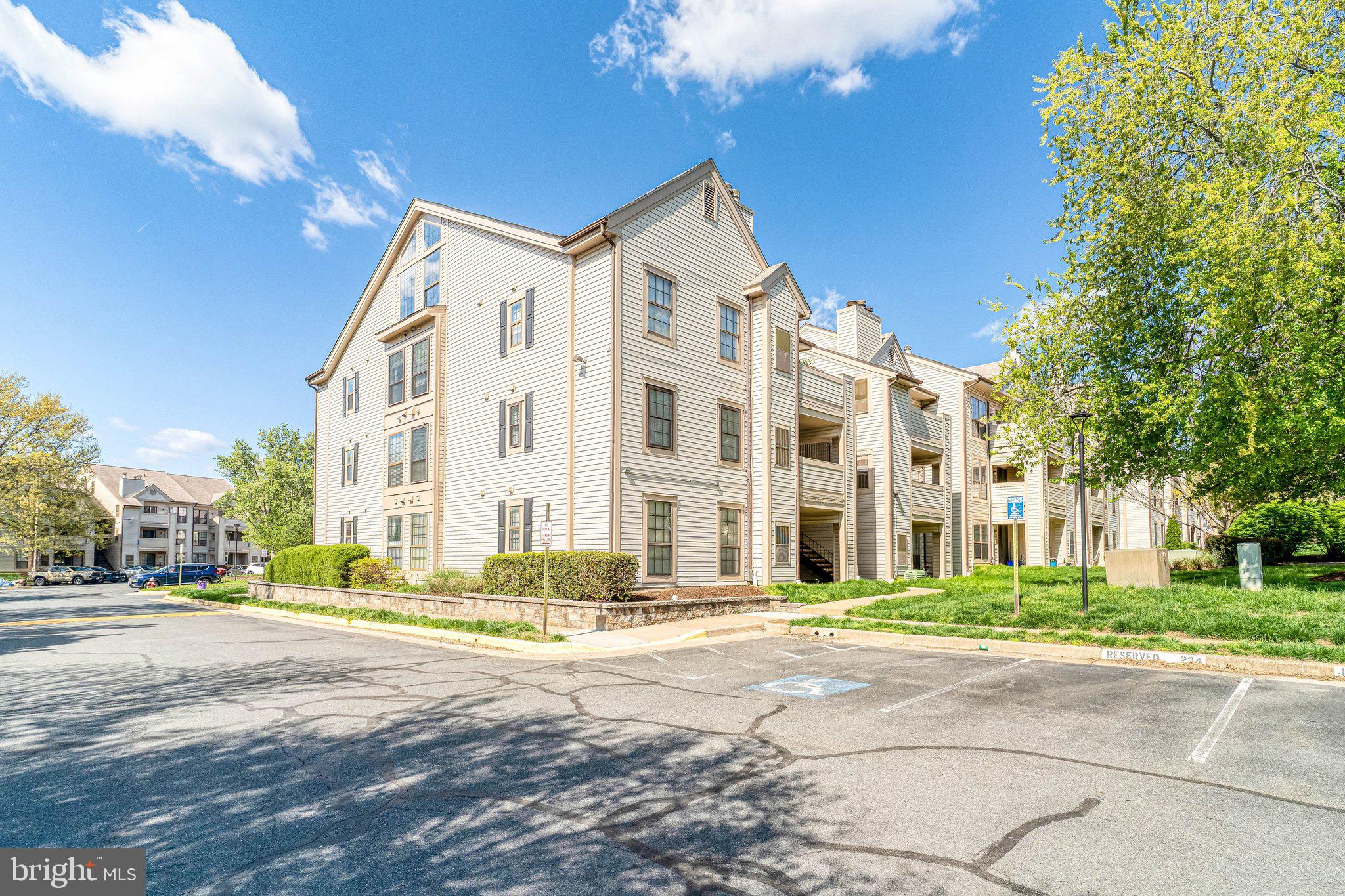 6925 MARY CAROLINE CIRCLE J