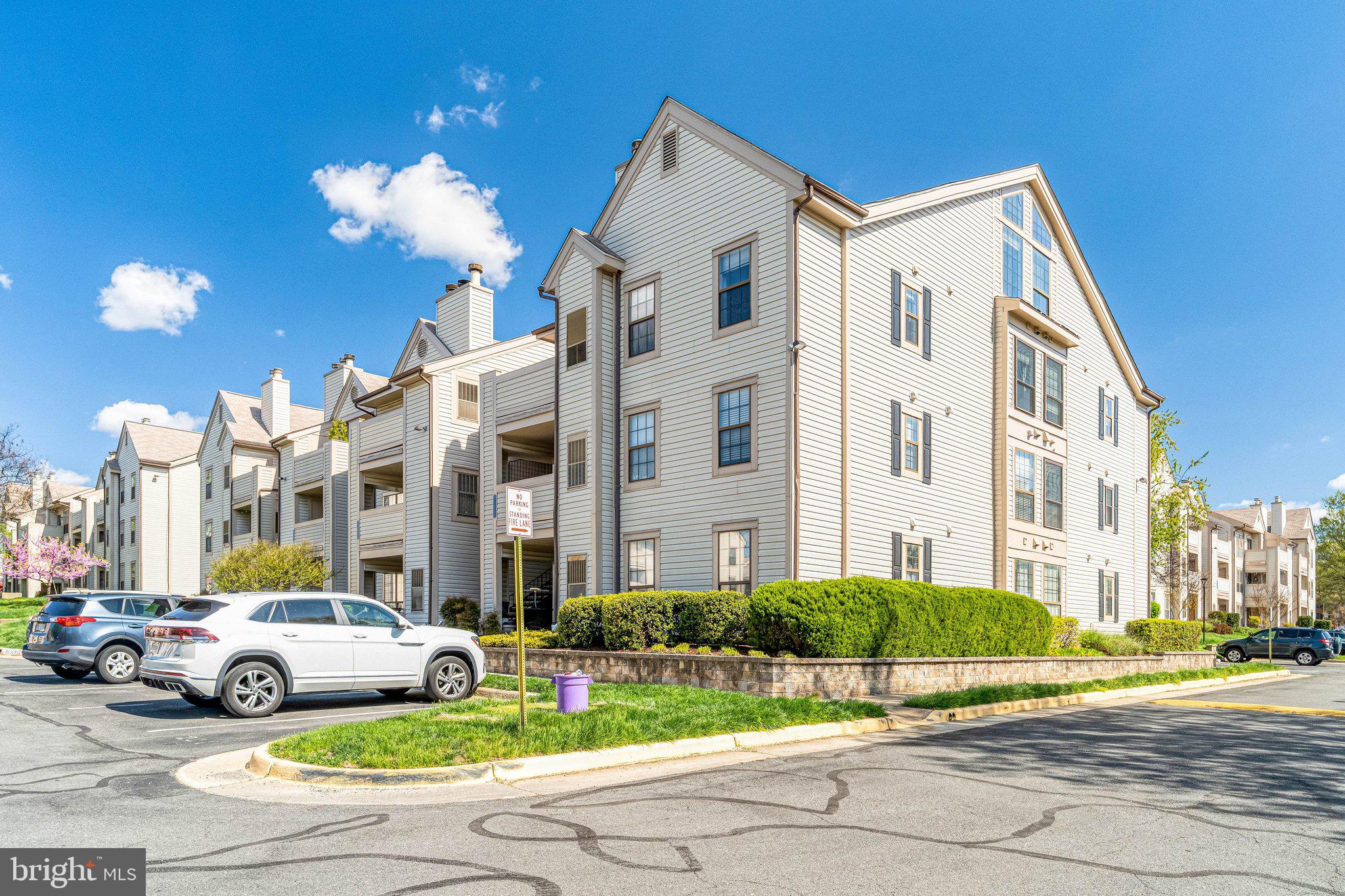 6925 MARY CAROLINE CIRCLE J