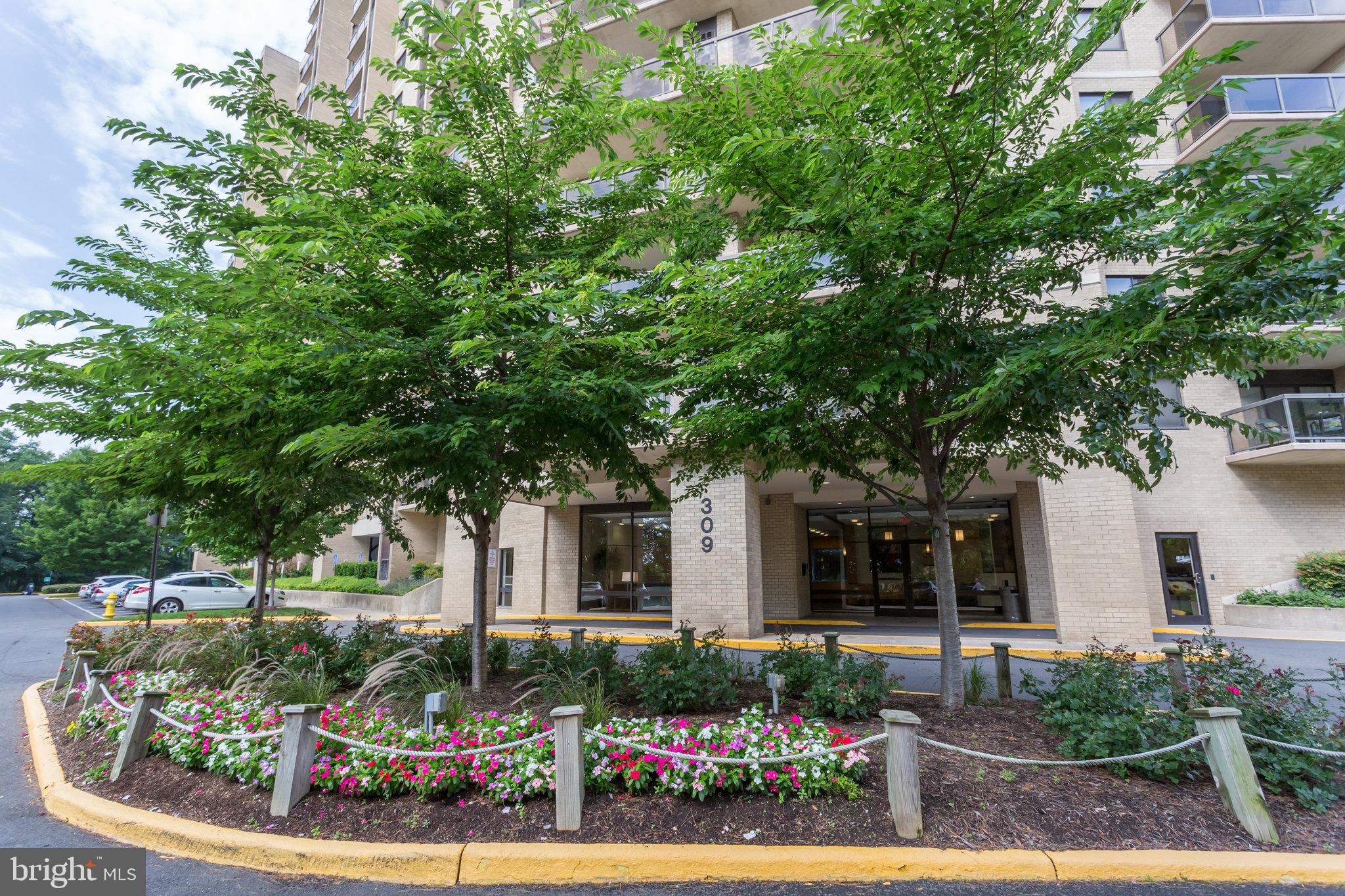 WATERGATE AT LANDMARK - Residential