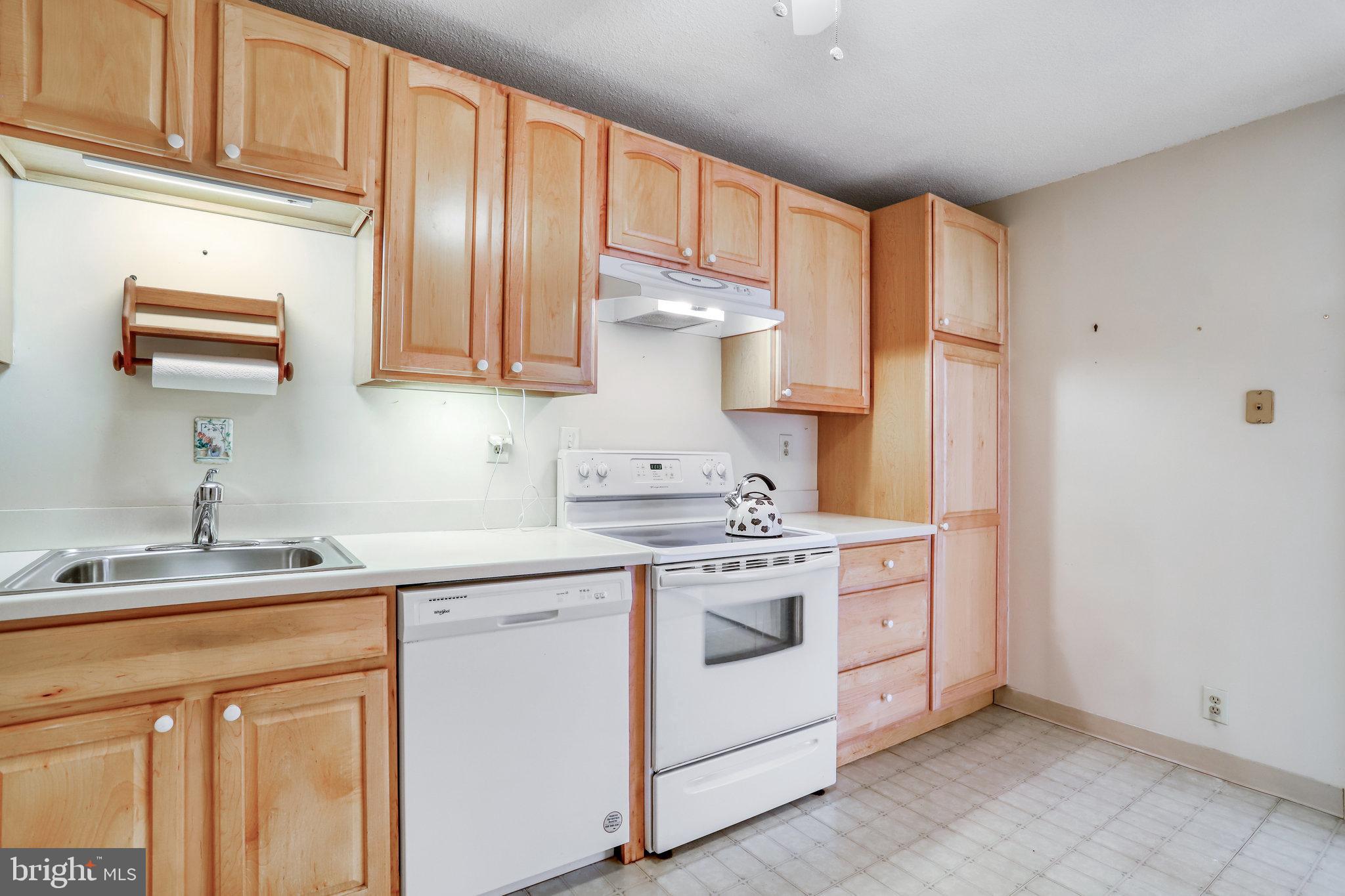 WATERGATE AT LANDMARK - Residential