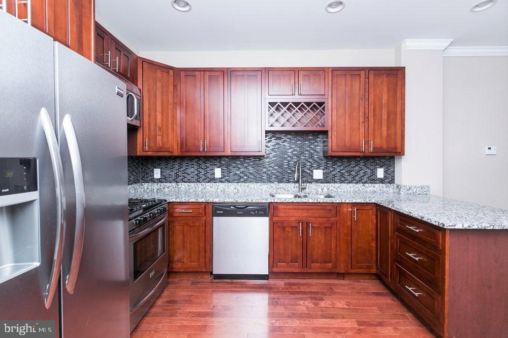 RIVERSIDE - Residential Lease