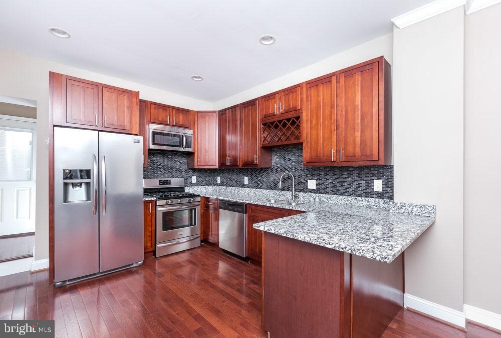 RIVERSIDE - Residential Lease