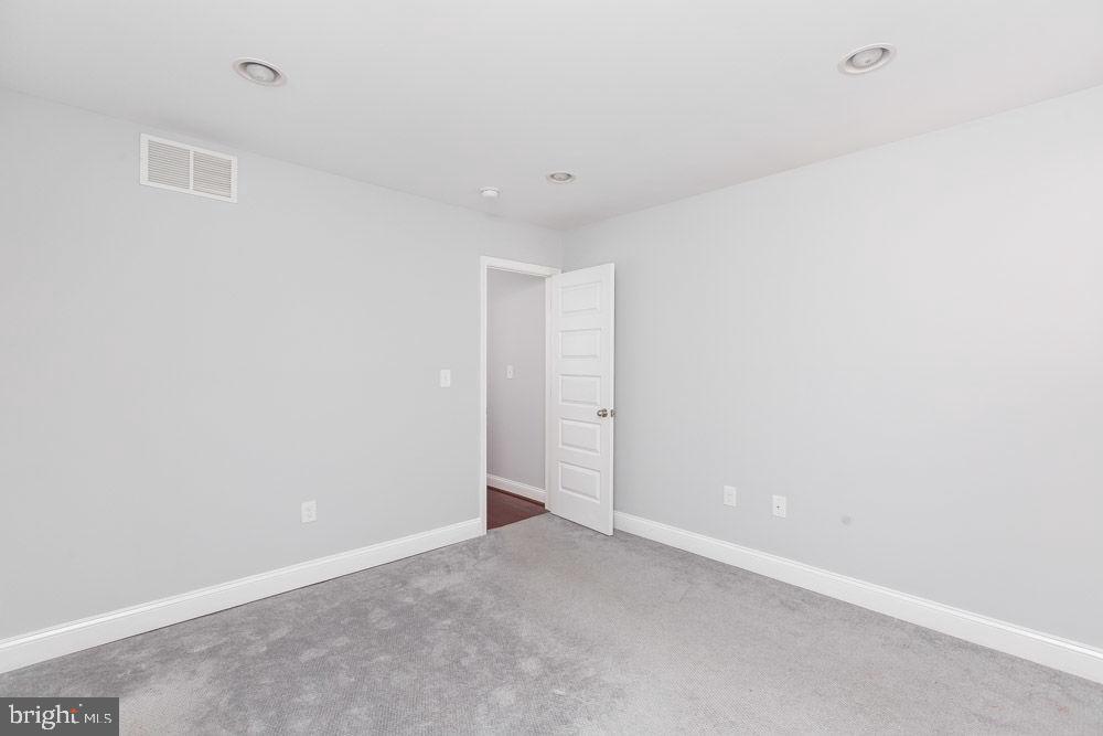 RIVERSIDE - Residential Lease