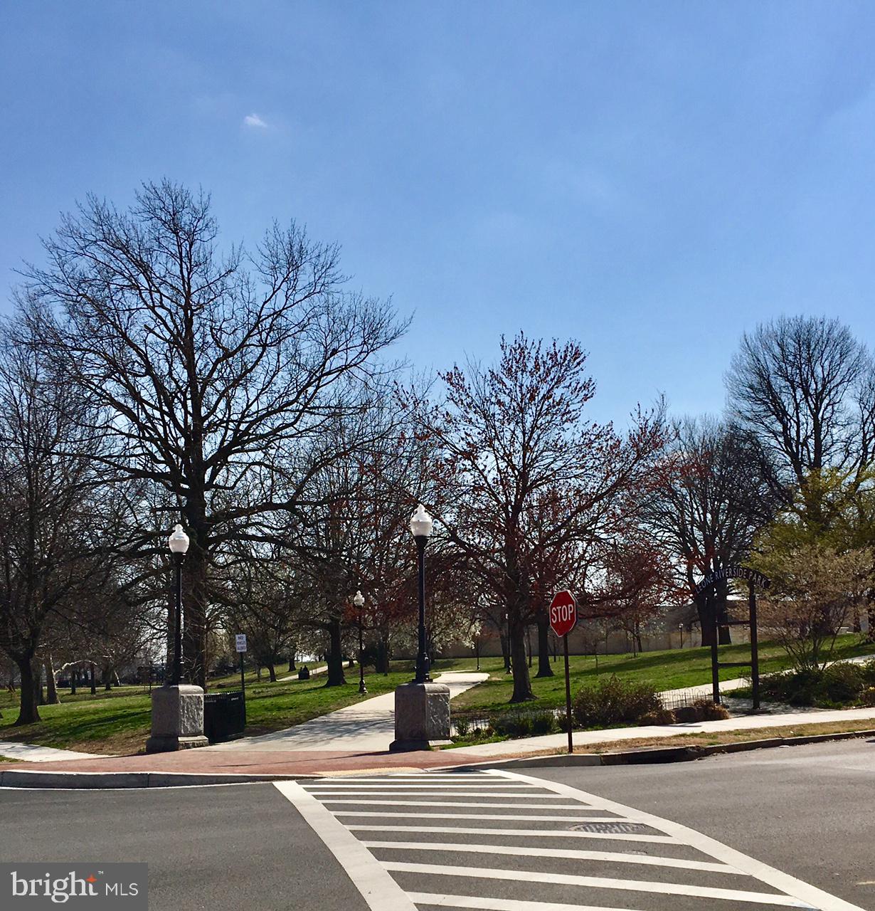 RIVERSIDE - Residential Lease