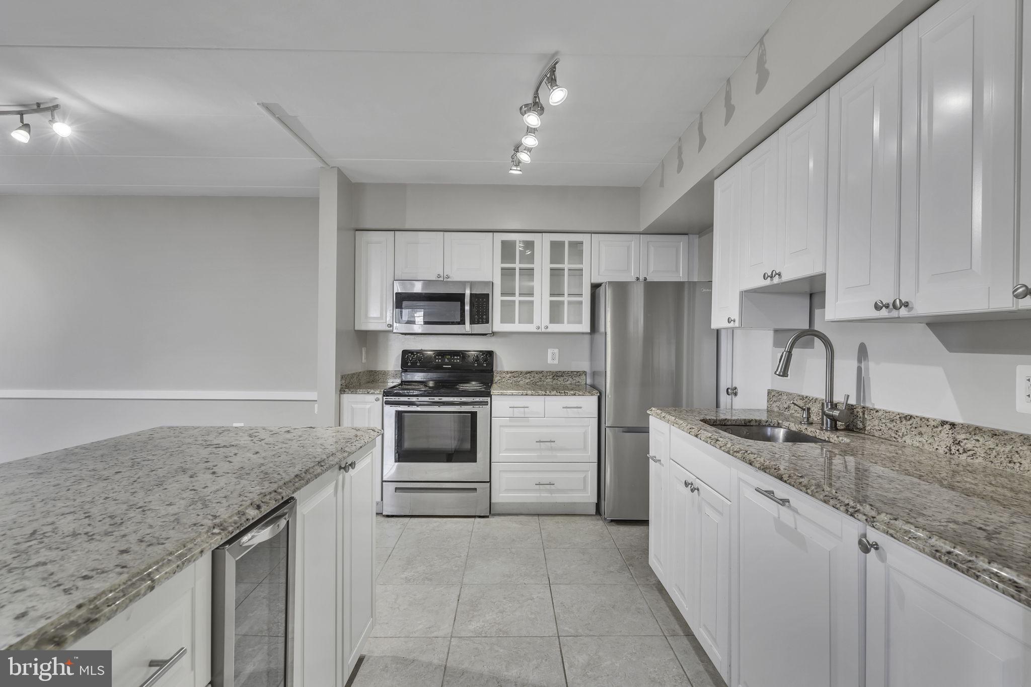 BEVERLEY HILLS - Residential Lease