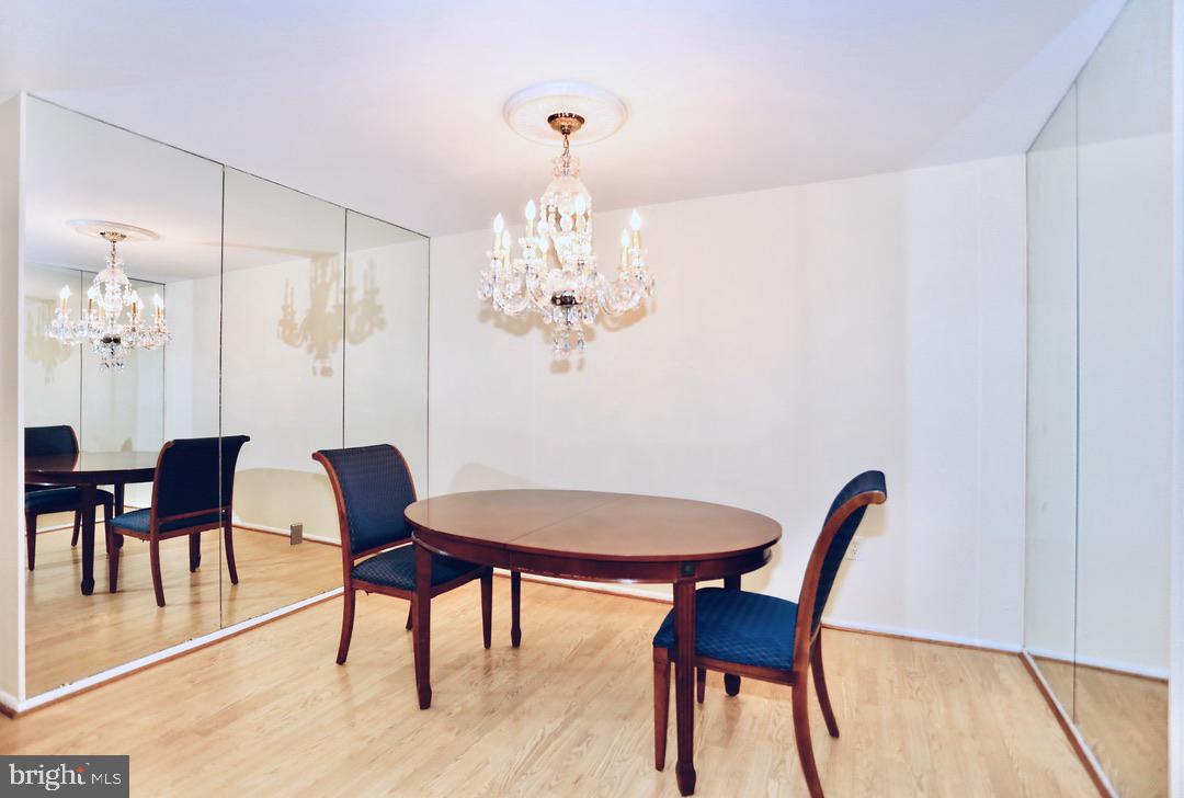 HYDE PARK - Residential