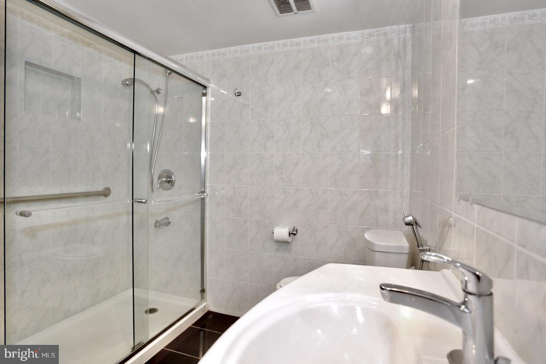 HYDE PARK - Residential