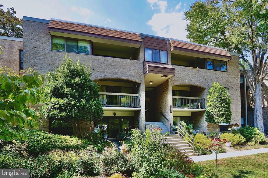 DEADLINE OR OFFERS IS MONDAY SEPTEMBER 11 AT 12 NOON.

Freshly renovated unit, a pleasure to be in! Brand new kitchen with new appliances, cabinets and granite counter tops. Renovated bathroom with spacious shower. New paint and laminate floors throughout; mirrored closet doors.  Large covered balcony overlooking lush greenery. Primary bedroom with a wall of closets plus a separate walk-in closet. Additional storage area downstairs in building. Replaced full-size washer & dryer, replaced water heater and HVAC. Abundant unassigned parking. Swimming pool and tennis court in the community. Great quiet location close to major roads, shopping and dining. Very reasonable condo fee. Impeccable property, just move in and enjoy!