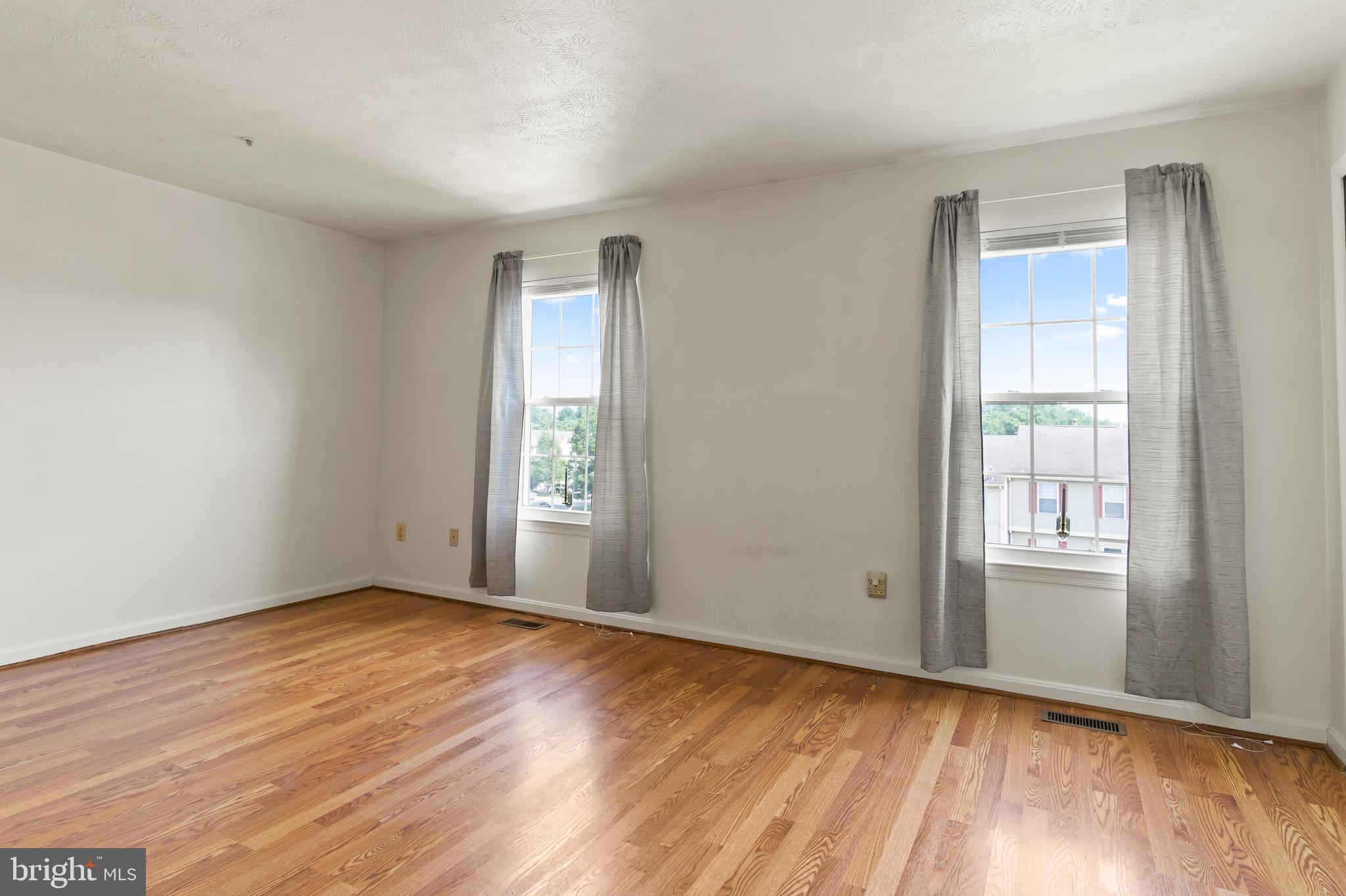 ROBINS GLENN - Residential