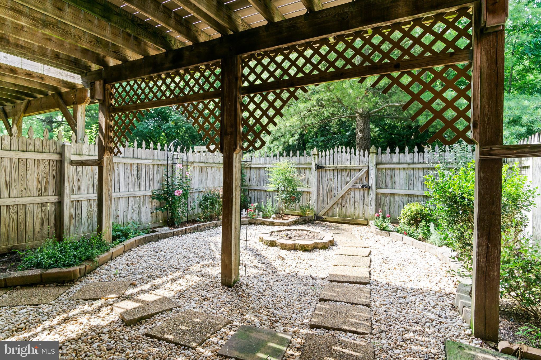 ROBINS GLENN - Residential