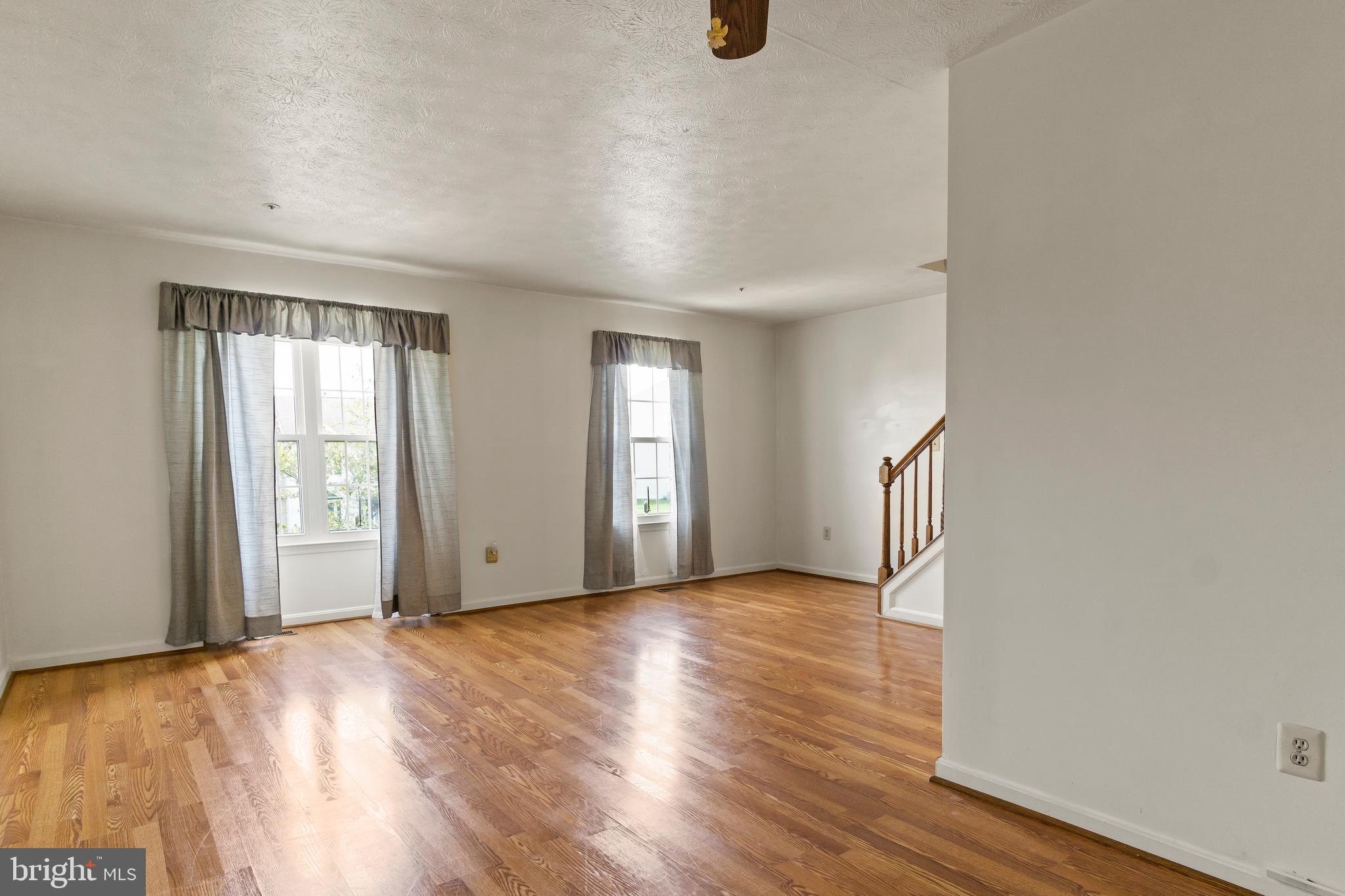 ROBINS GLENN - Residential