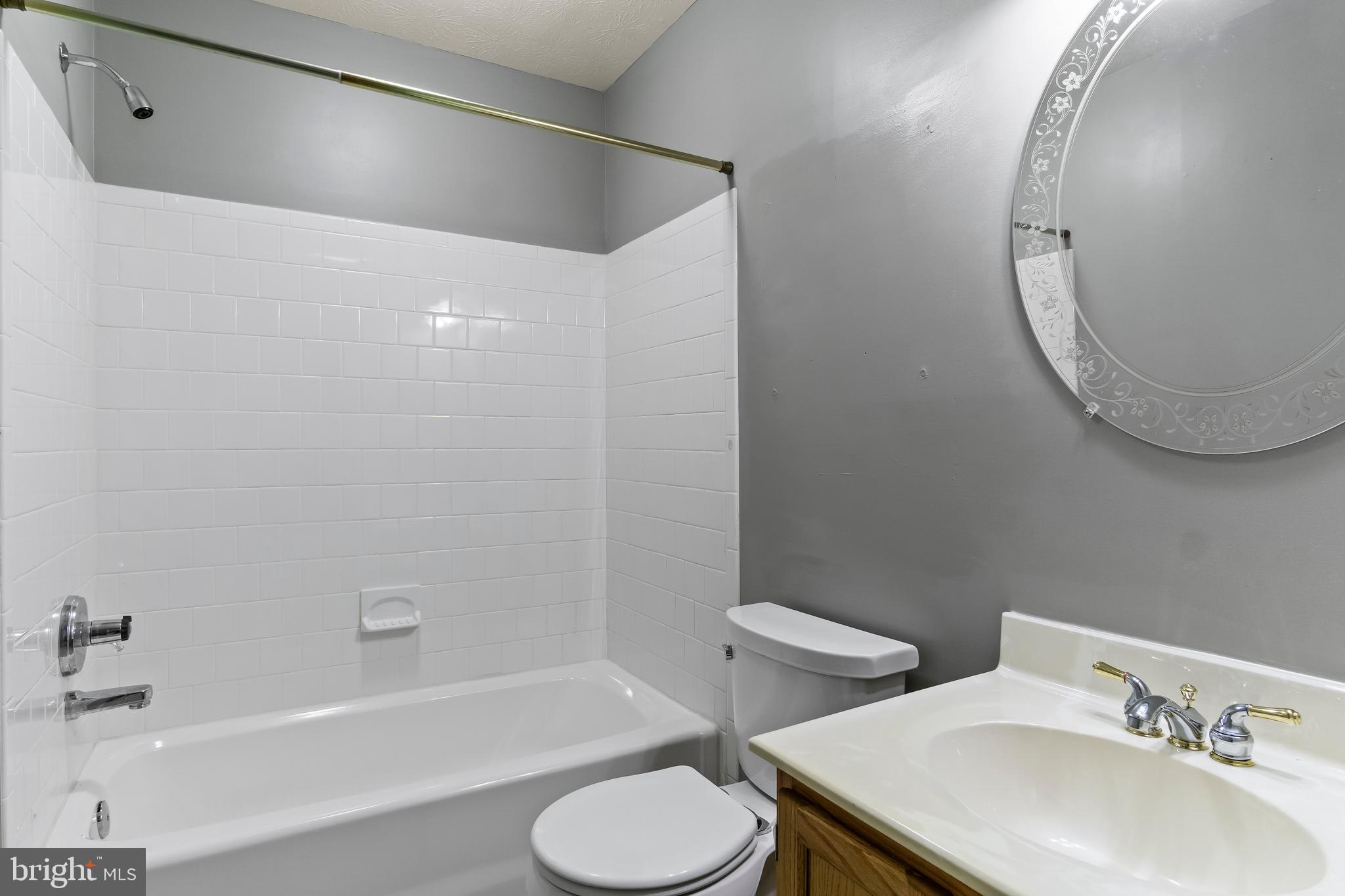 ROBINS GLENN - Residential