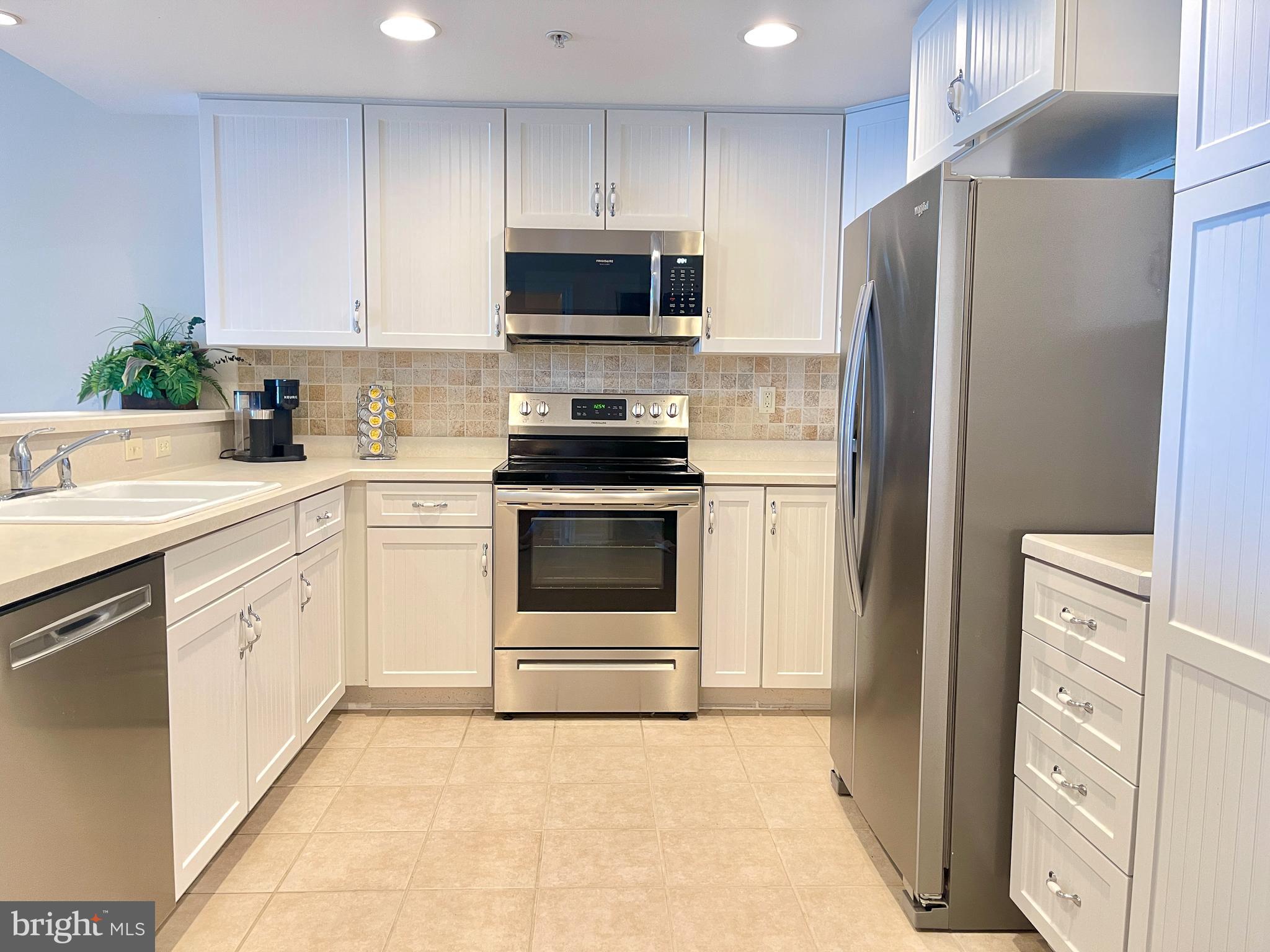 HARBOUR LIGHT CONDOS - Residential