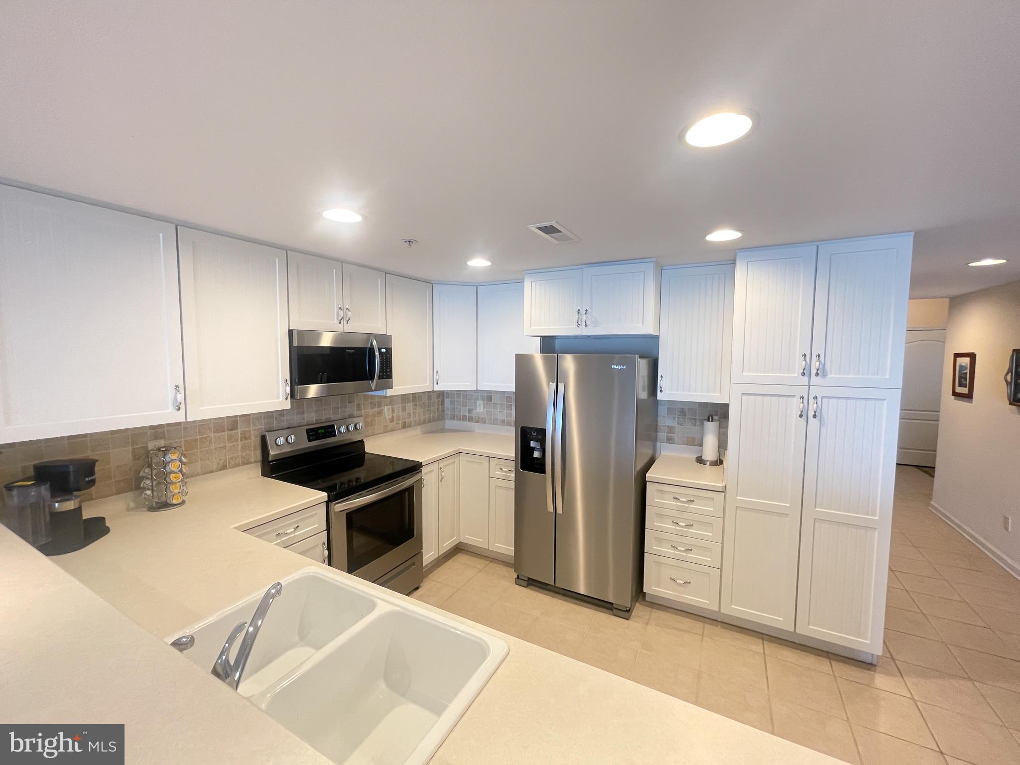 HARBOUR LIGHT CONDOS - Residential