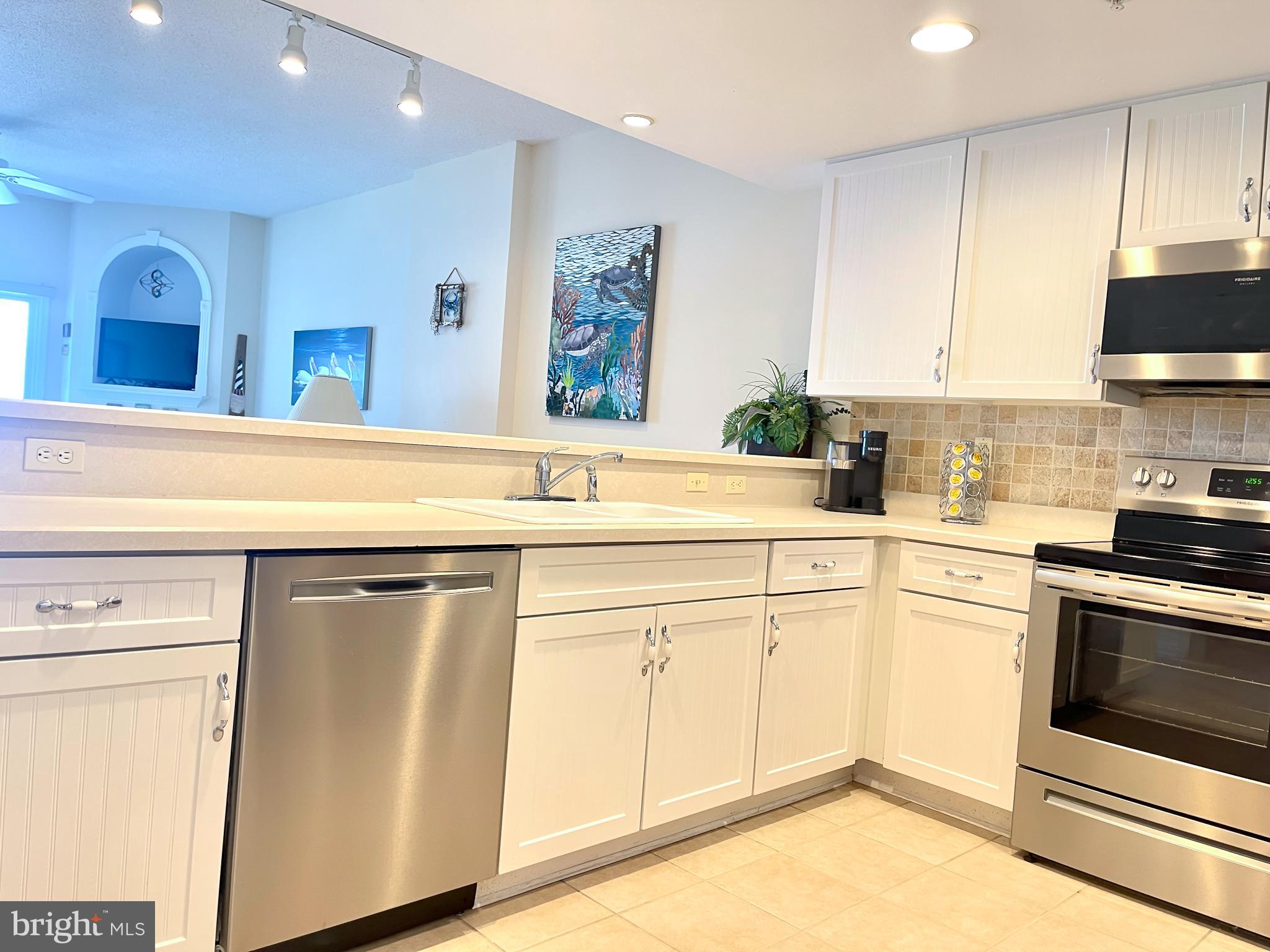 HARBOUR LIGHT CONDOS - Residential