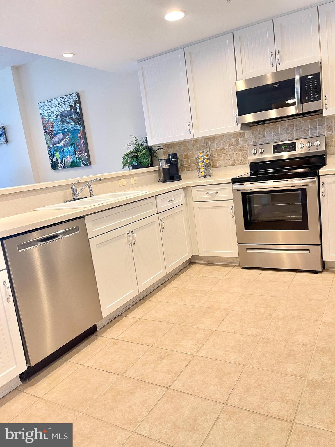 HARBOUR LIGHT CONDOS - Residential