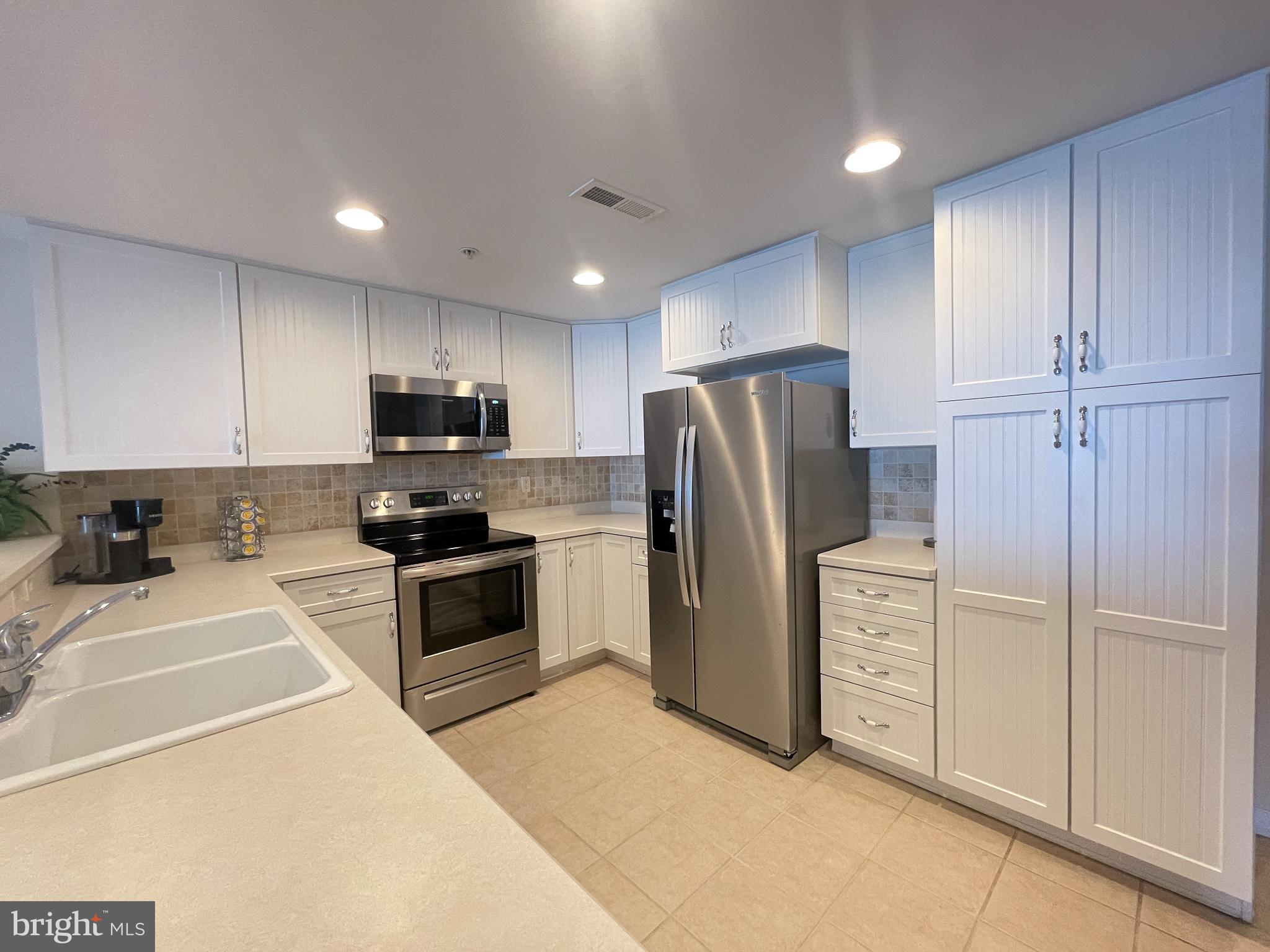 HARBOUR LIGHT CONDOS - Residential