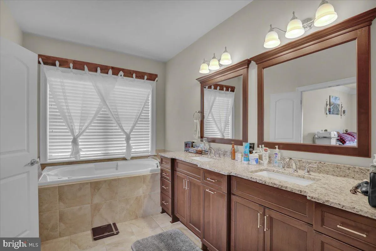 Lititz, Pennsylvania 17543, United States, 4 Bedrooms Bedrooms, ,4 BathroomsBathrooms,Residential,Active,156089