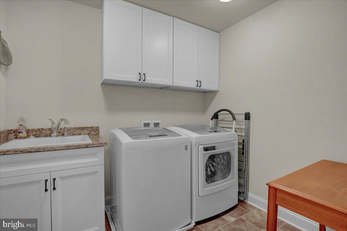 Lititz, Pennsylvania 17543, United States, 4 Bedrooms Bedrooms, ,4 BathroomsBathrooms,Residential,Active,156089