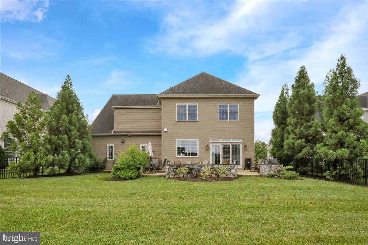 Lititz, Pennsylvania 17543, United States, 4 Bedrooms Bedrooms, ,4 BathroomsBathrooms,Residential,Active,156089