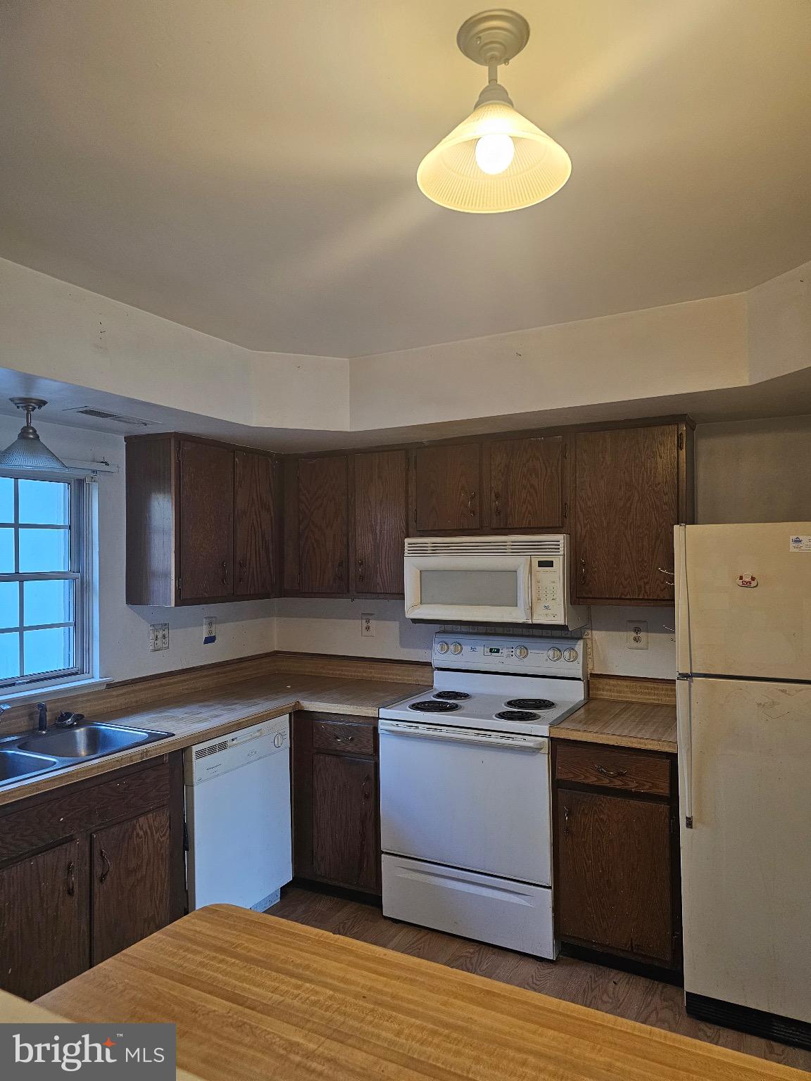 3705 KEMPSFORD PLACE