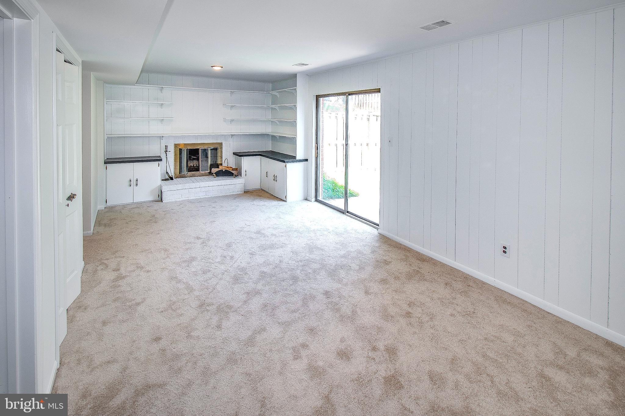 ROYAL COURT - Residential Lease