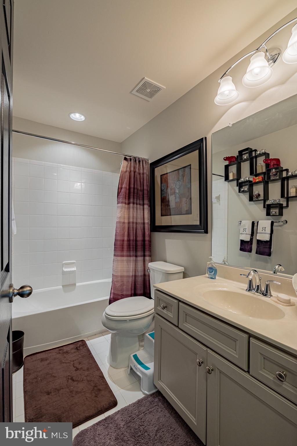 EAGLES POINTE - Residential