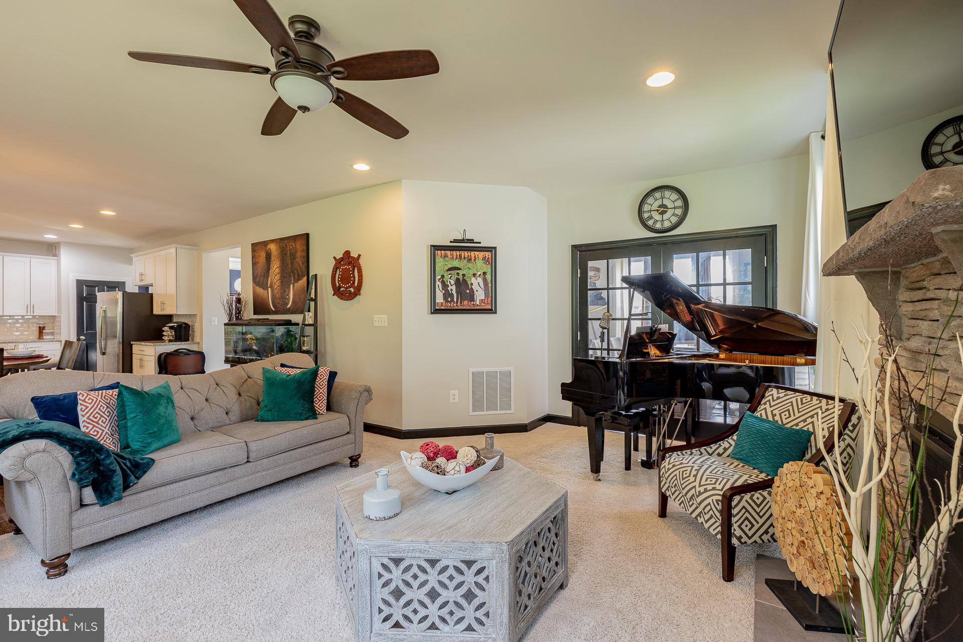 EAGLES POINTE - Residential