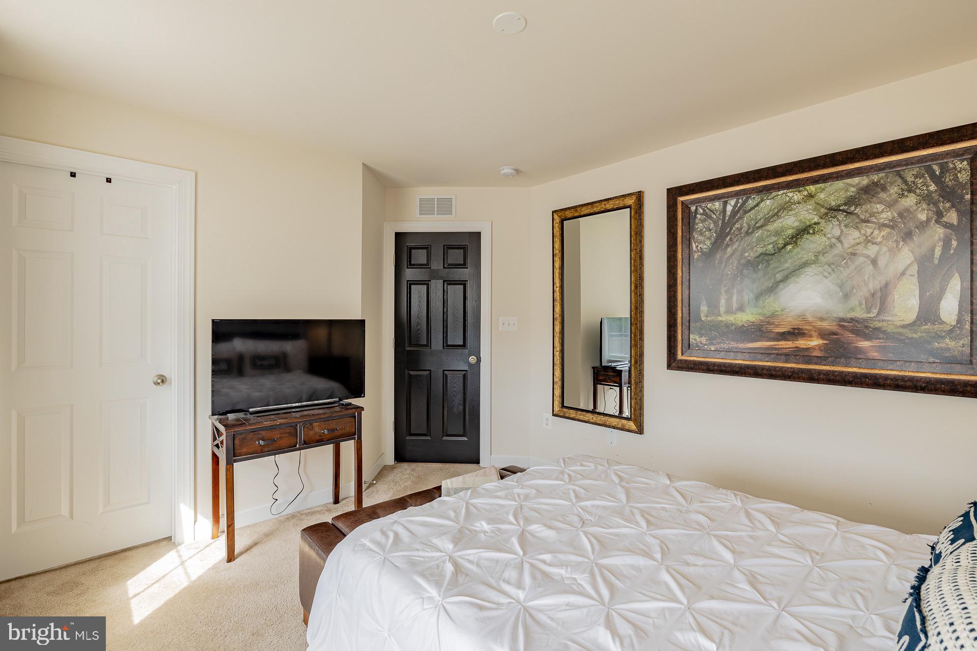 EAGLES POINTE - Residential