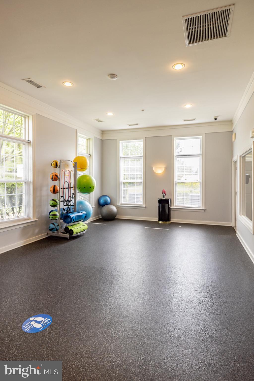 EAGLES POINTE - Residential