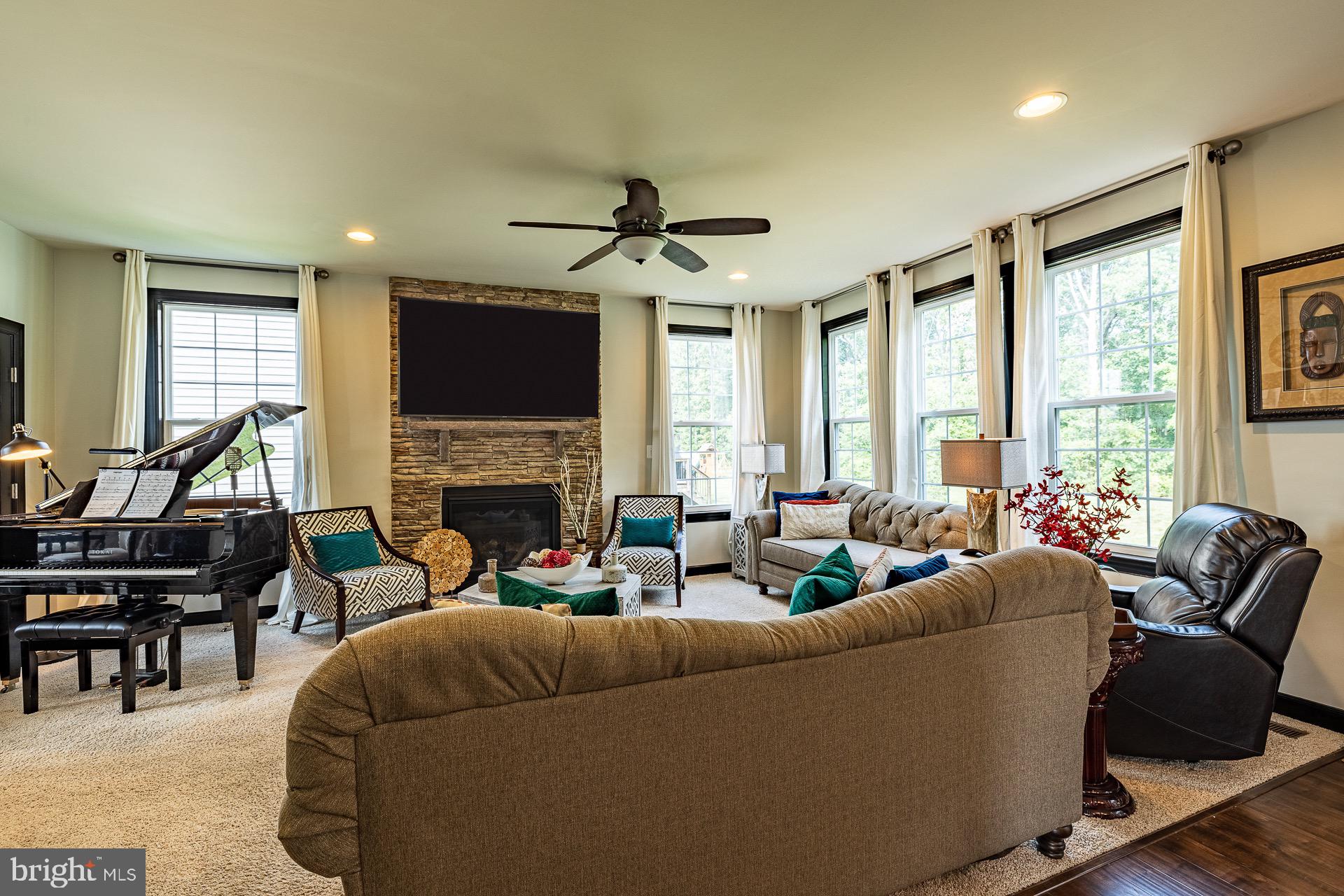 EAGLES POINTE - Residential