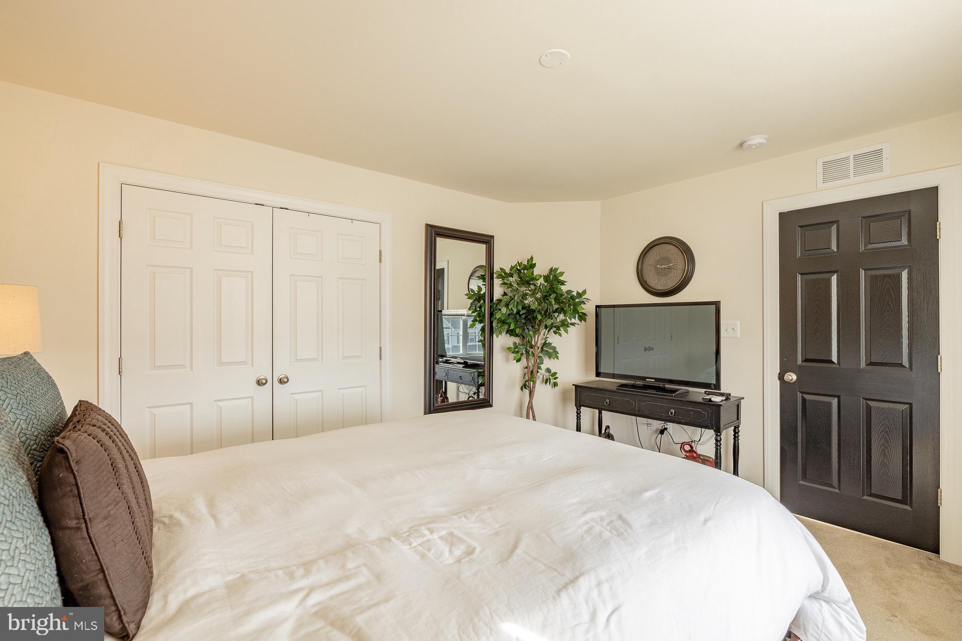 EAGLES POINTE - Residential