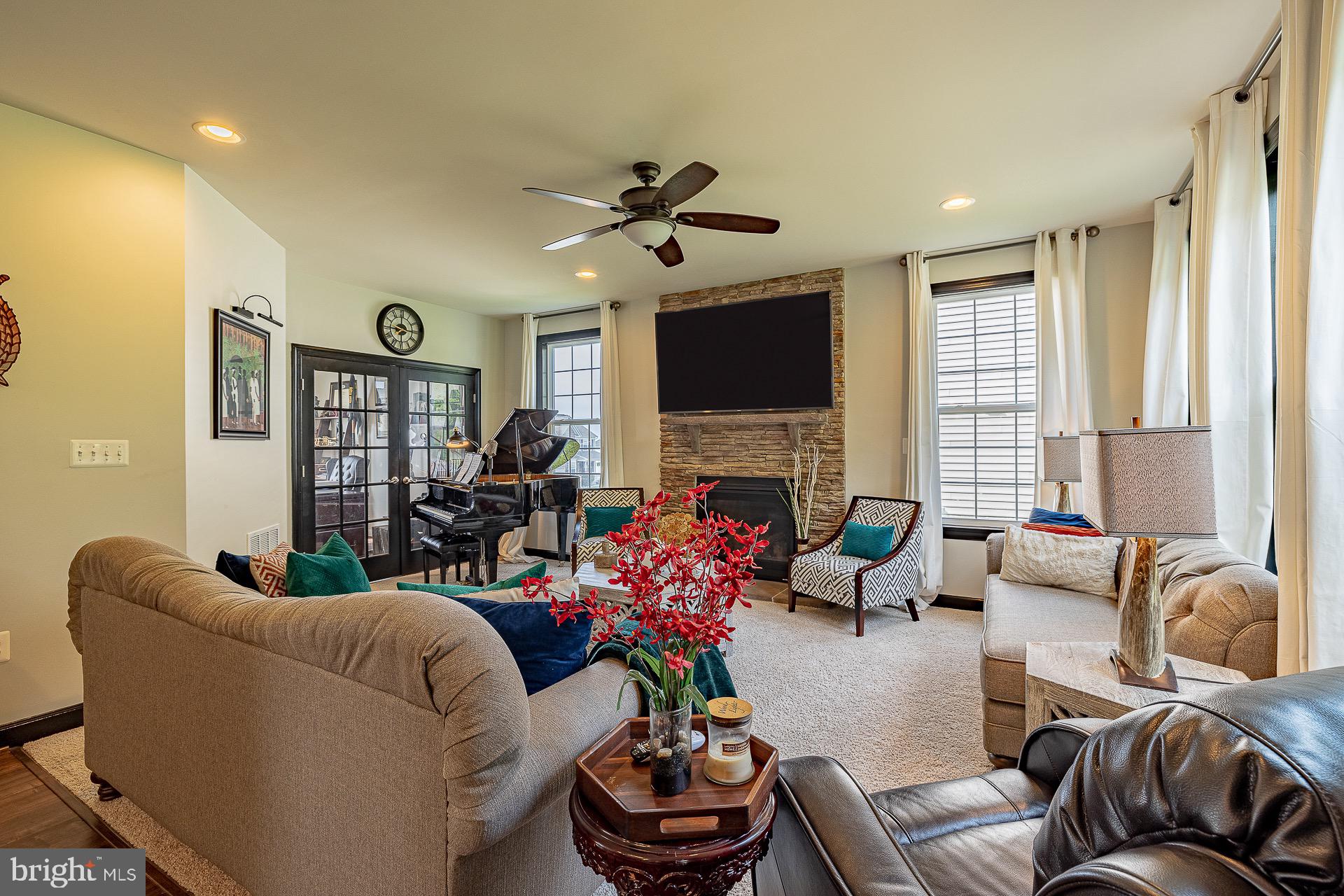 EAGLES POINTE - Residential