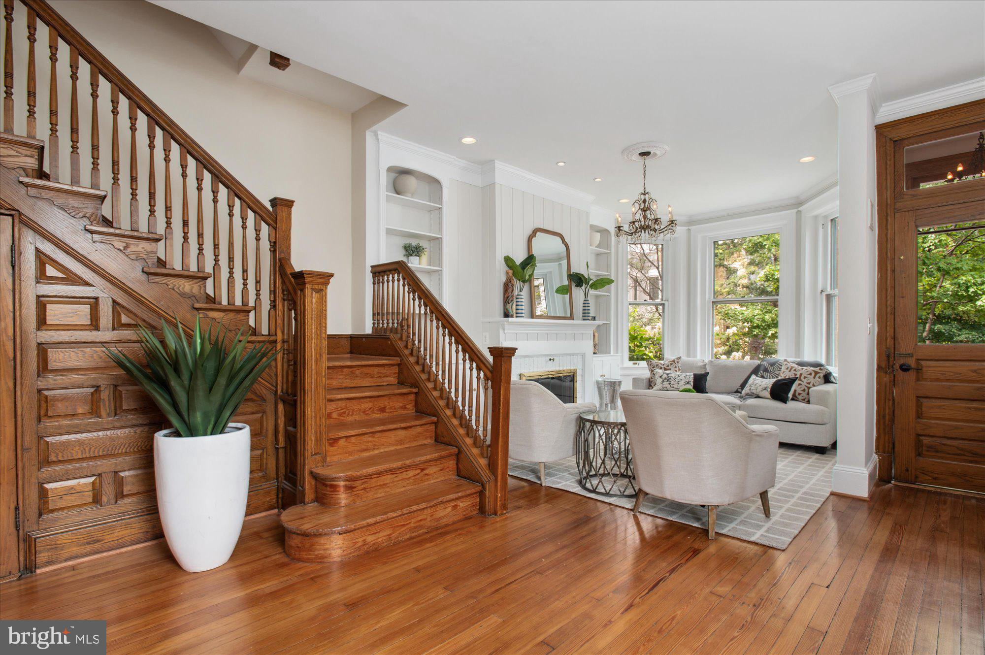 6 7TH STREET SE