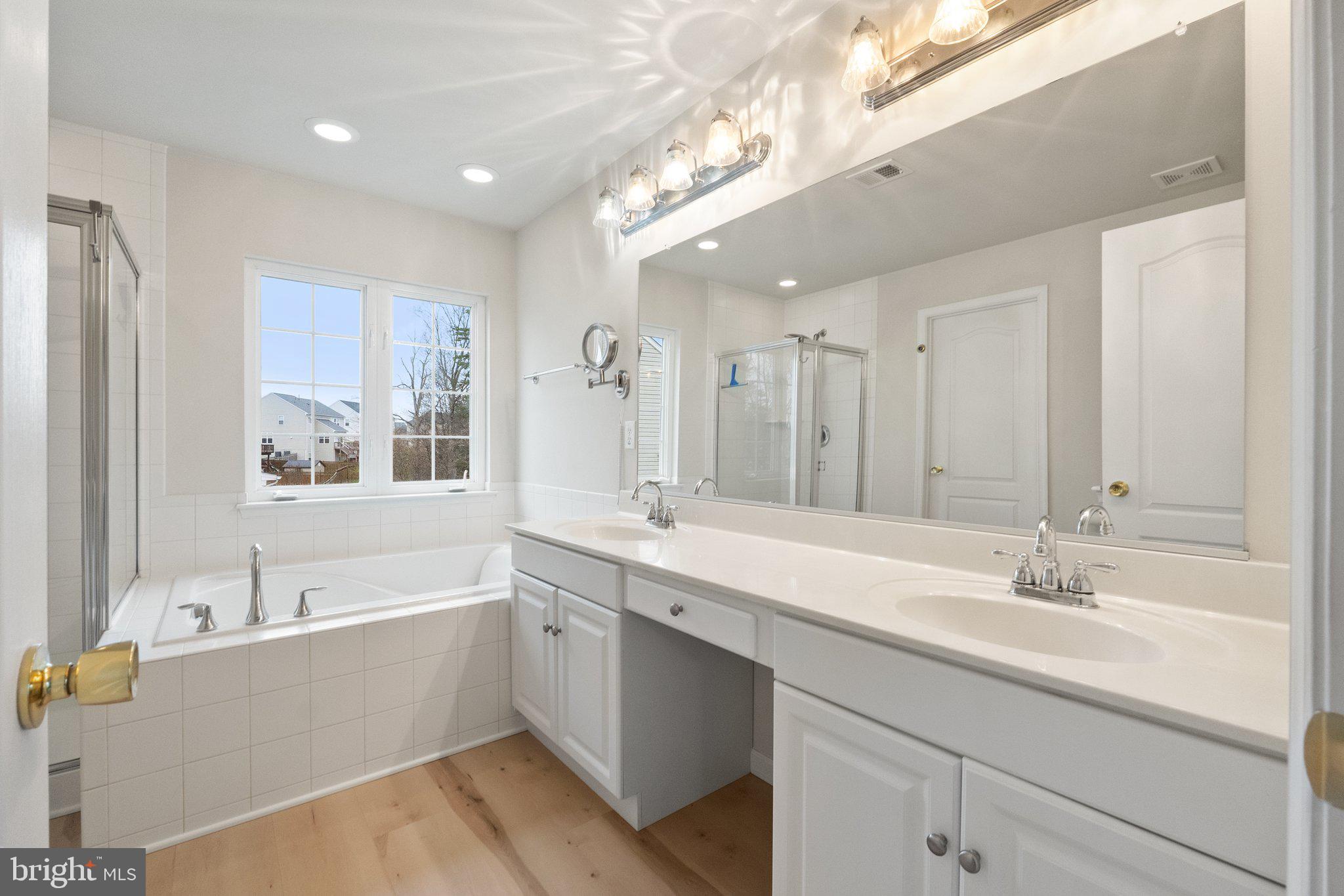 WAKELAND MANOR - Residential