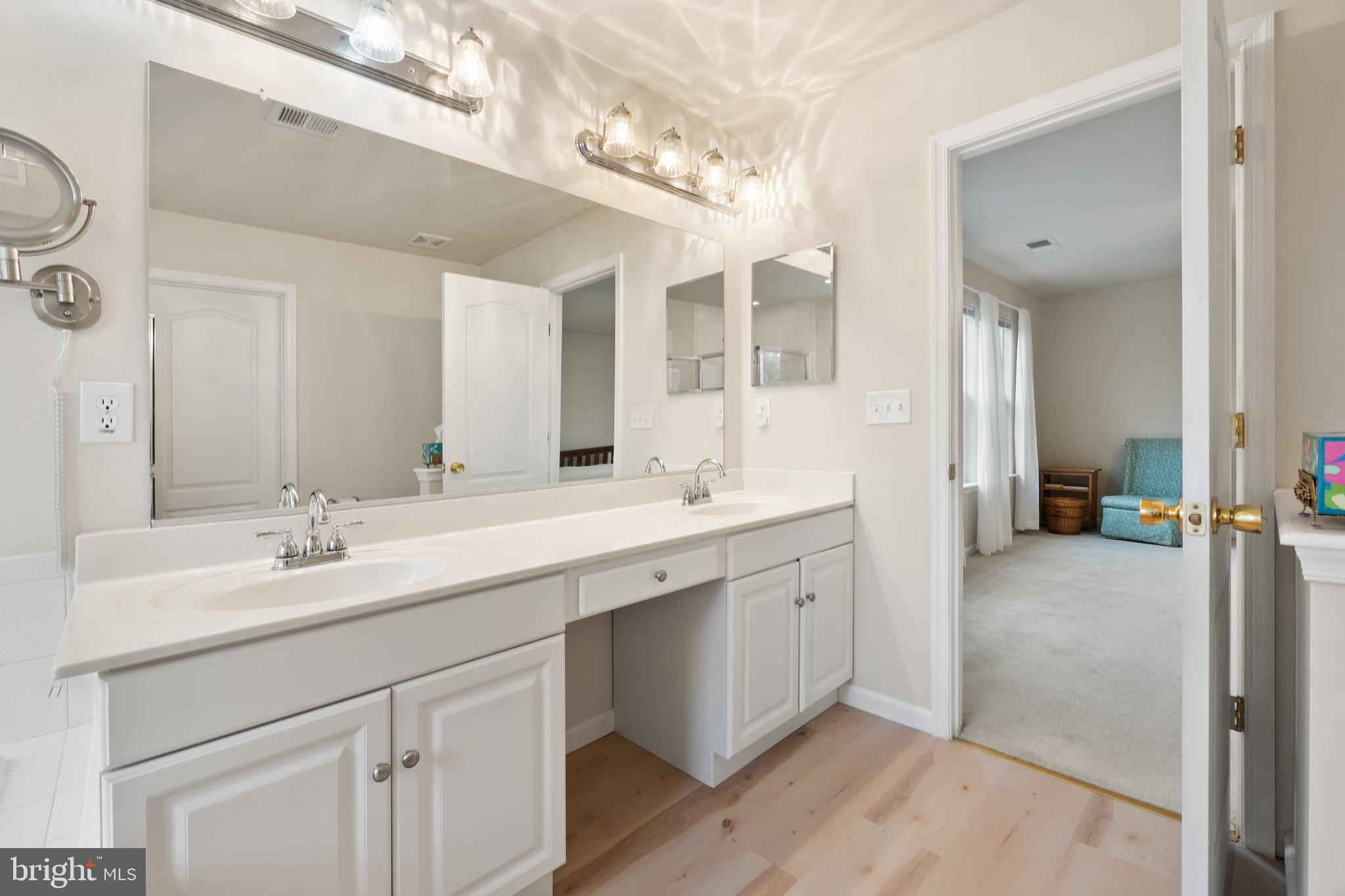 WAKELAND MANOR - Residential