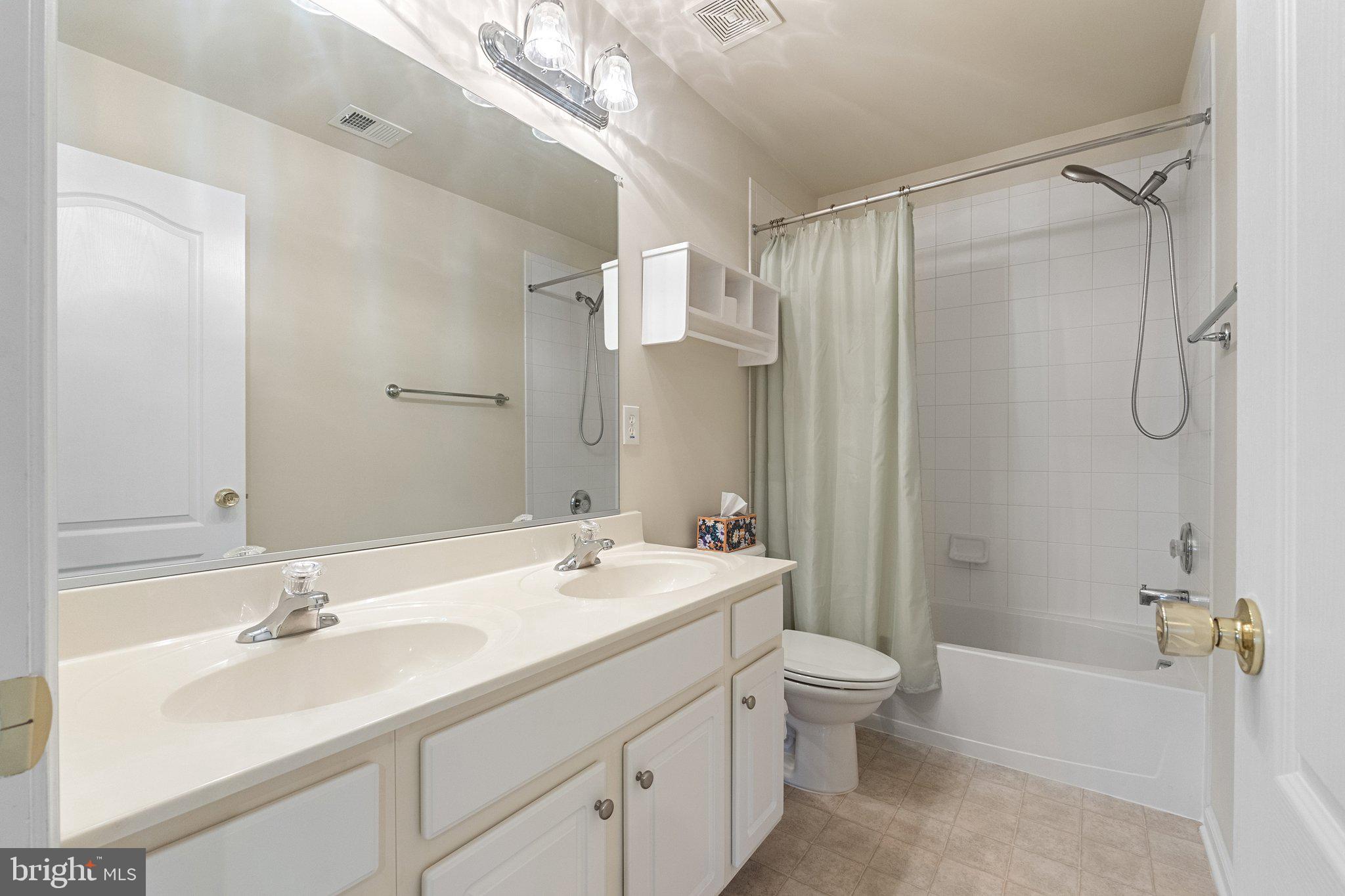 WAKELAND MANOR - Residential